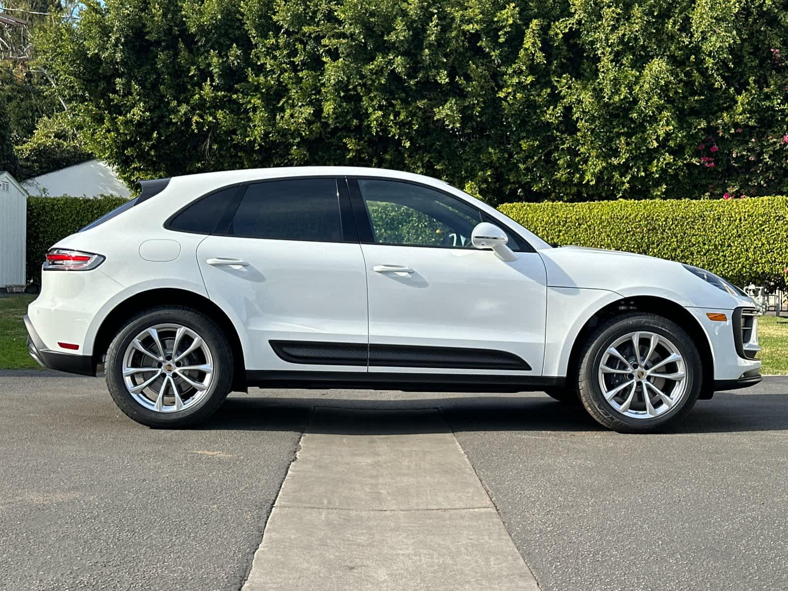 Thumbnail: 2026 Porsche Macan - 9