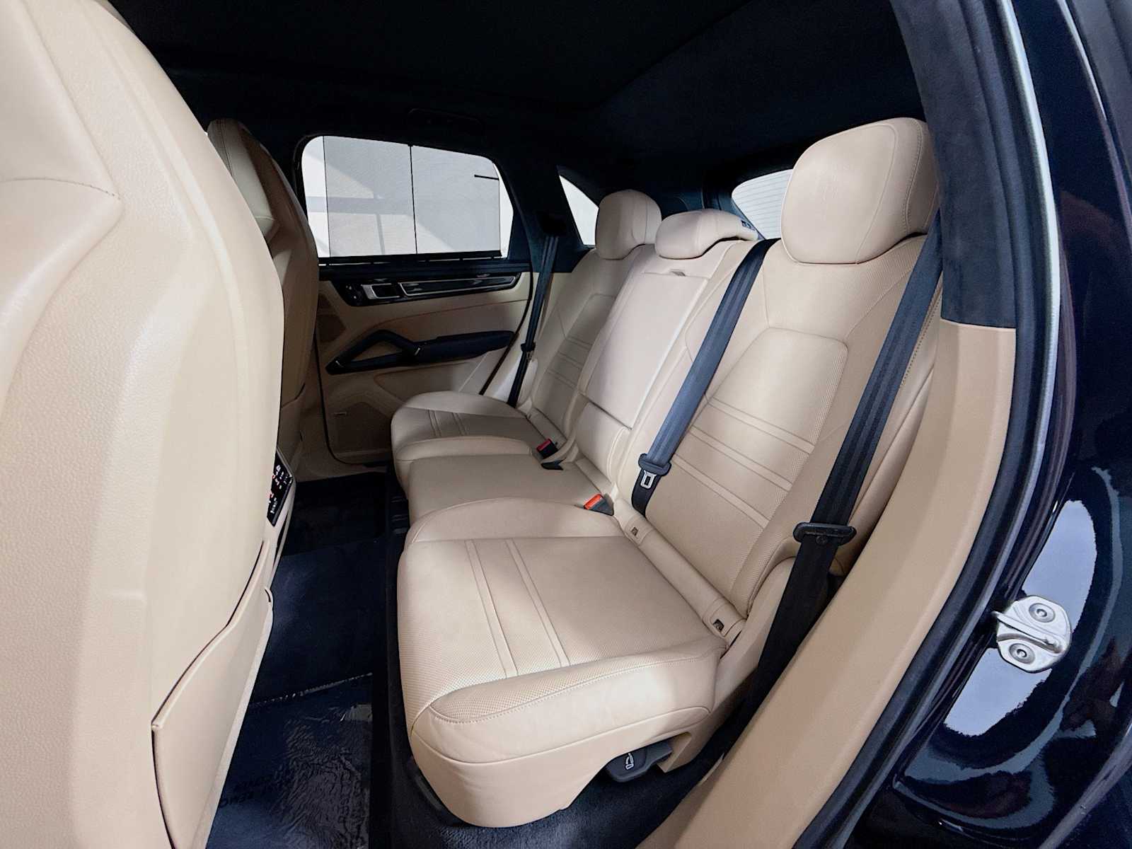 Thumbnail: 2022 Porsche Cayenne - 18