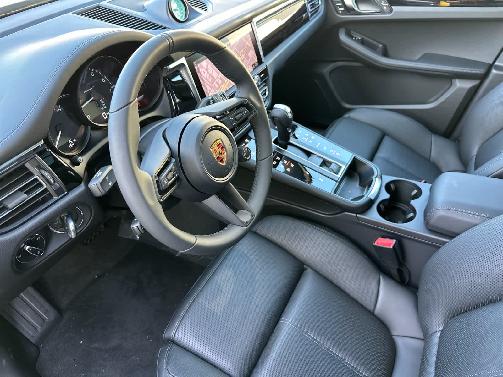 Thumbnail: 2026 Porsche Macan - 4