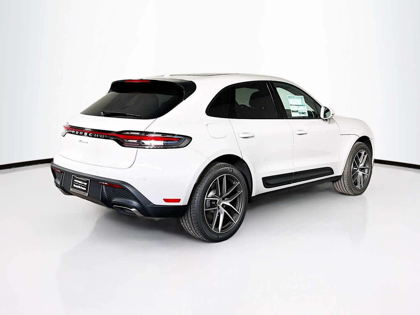 Thumbnail: 2026 Porsche Macan - 9