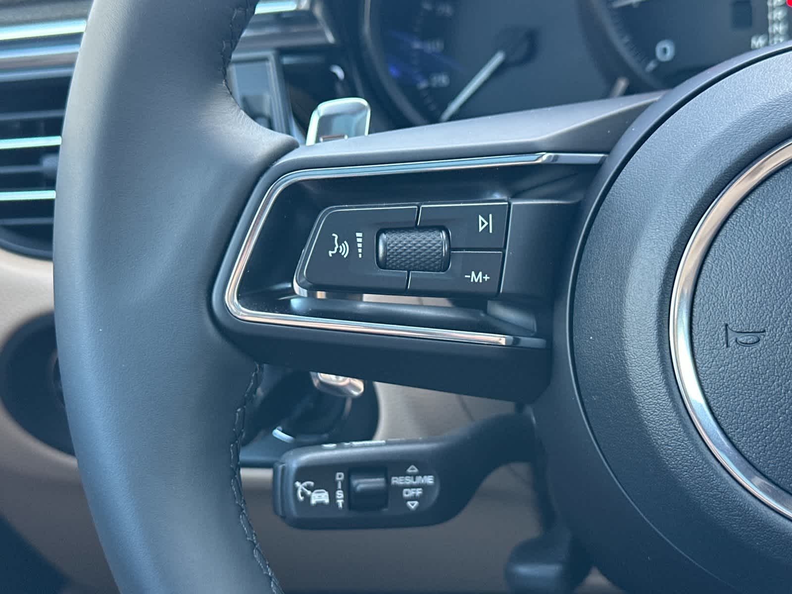 Thumbnail: 2026 Porsche Macan - 26