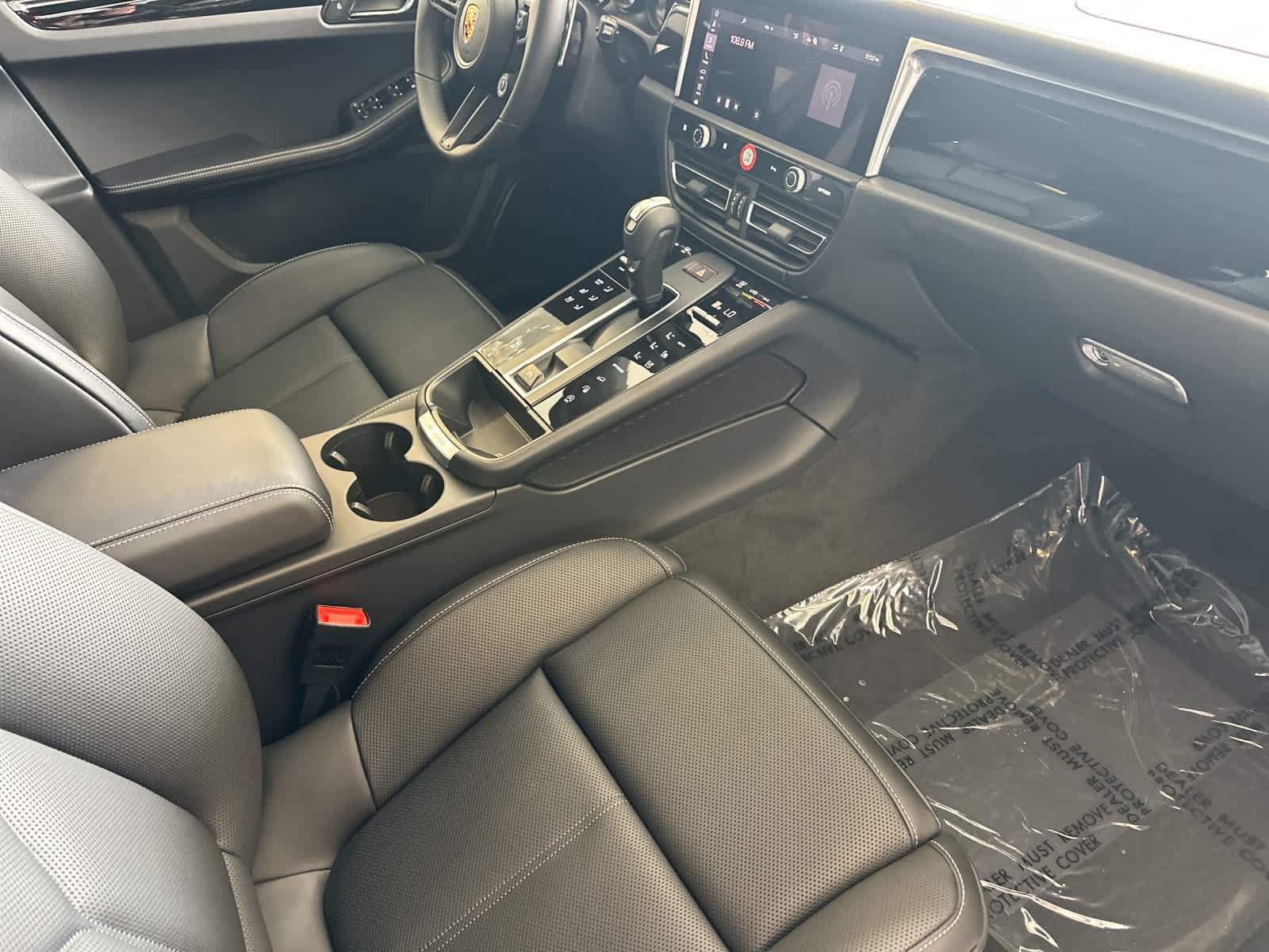 Thumbnail: 2026 Porsche Macan - 17