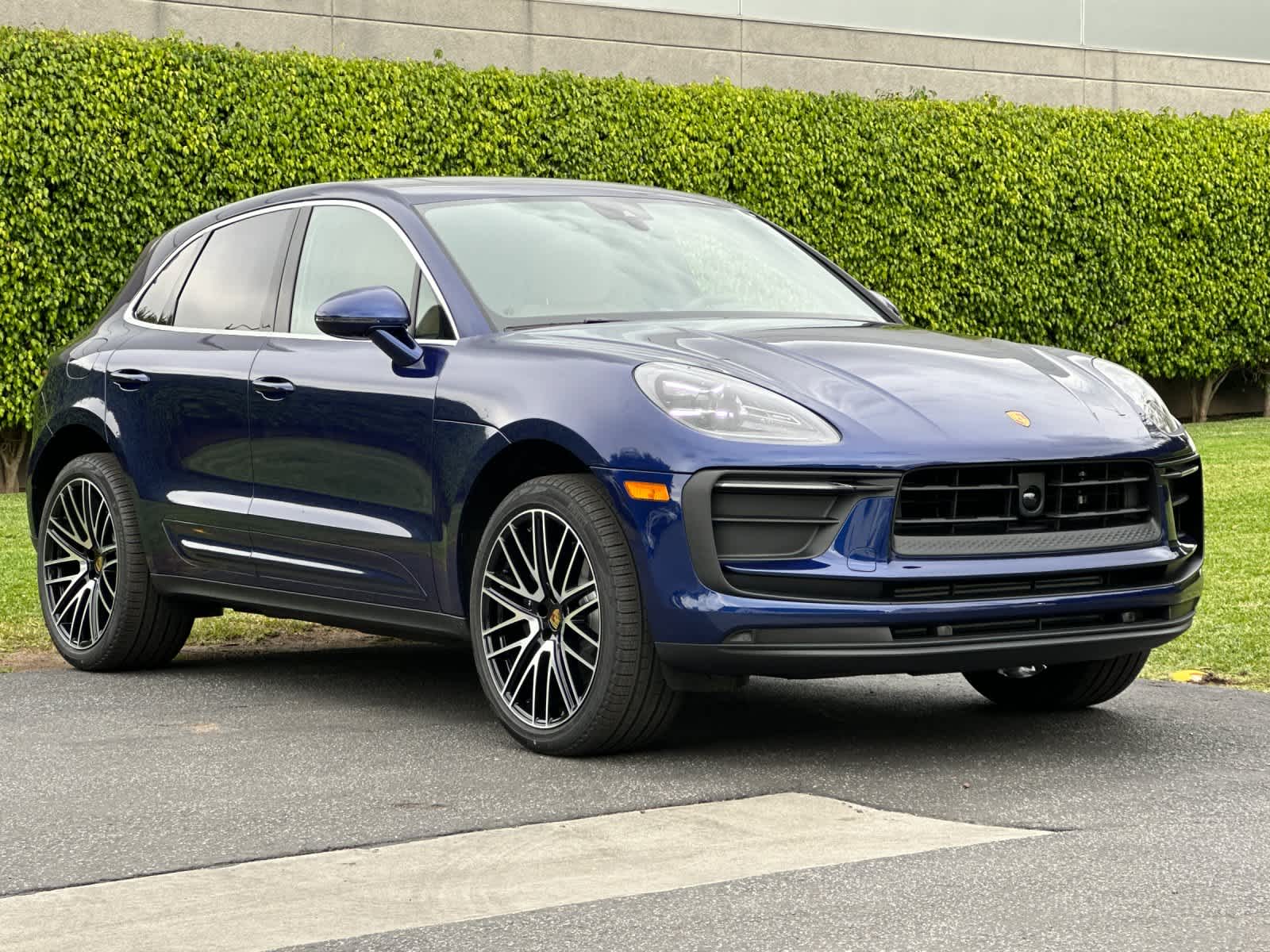 Thumbnail: 2026 Porsche Macan - 10