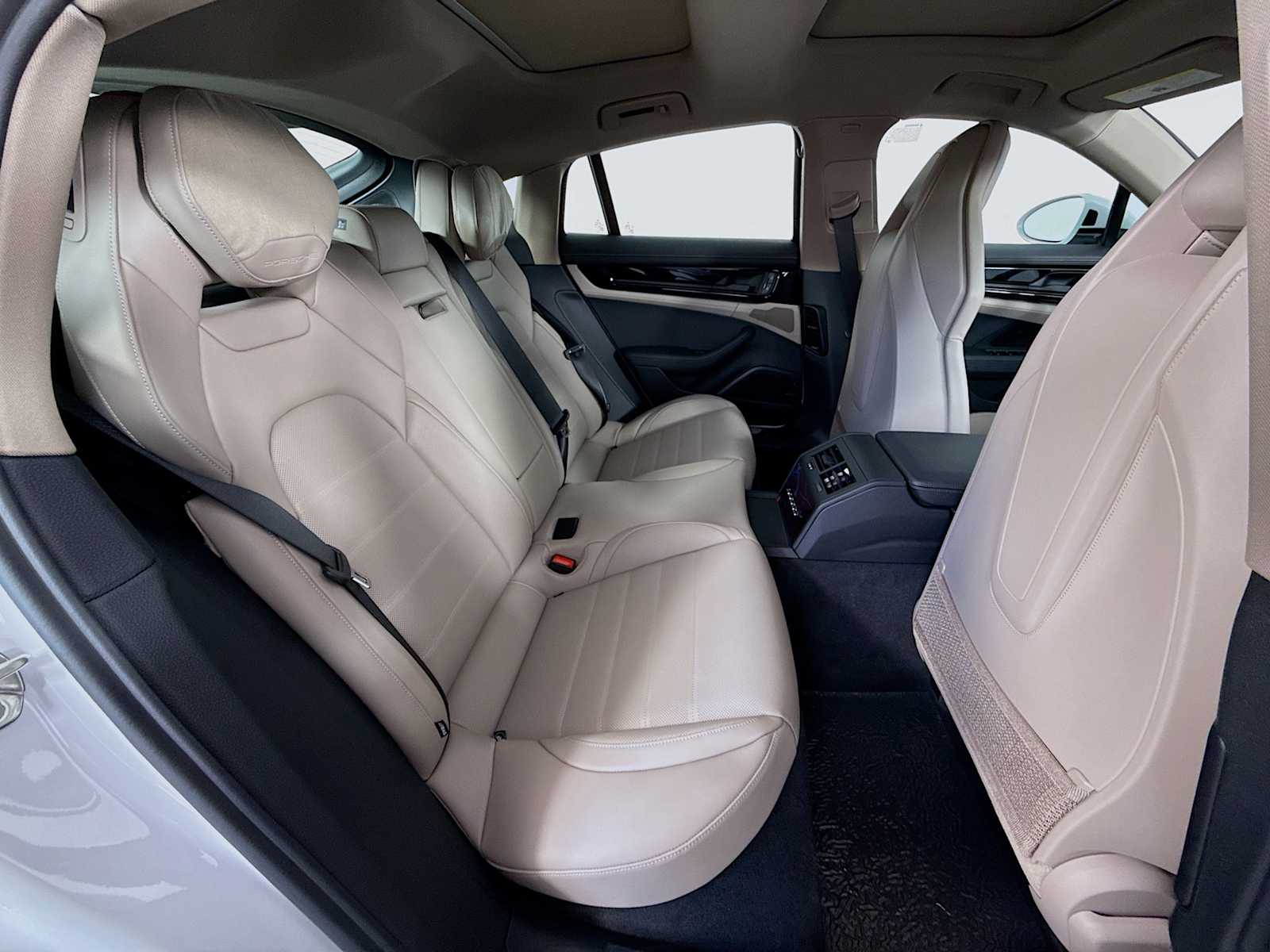 Thumbnail: 2025 Porsche Panamera - 20