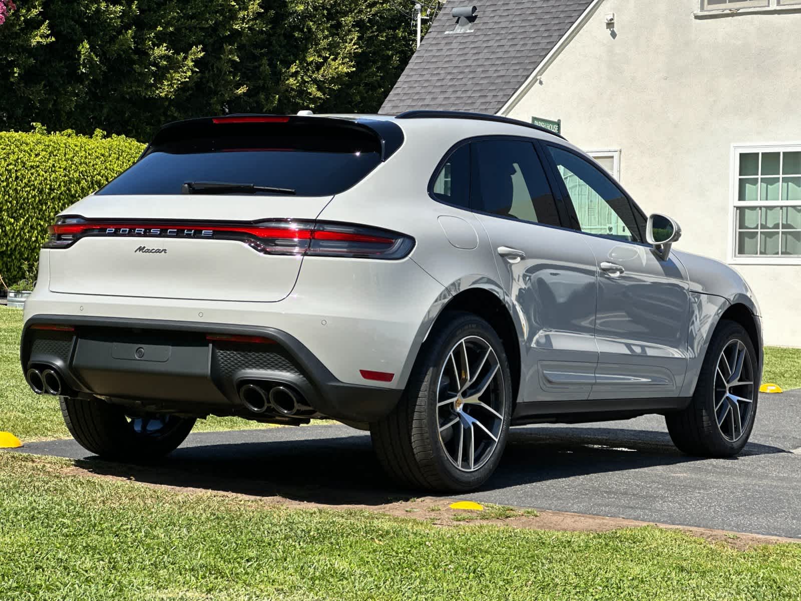 Thumbnail: 2026 Porsche Macan - 8