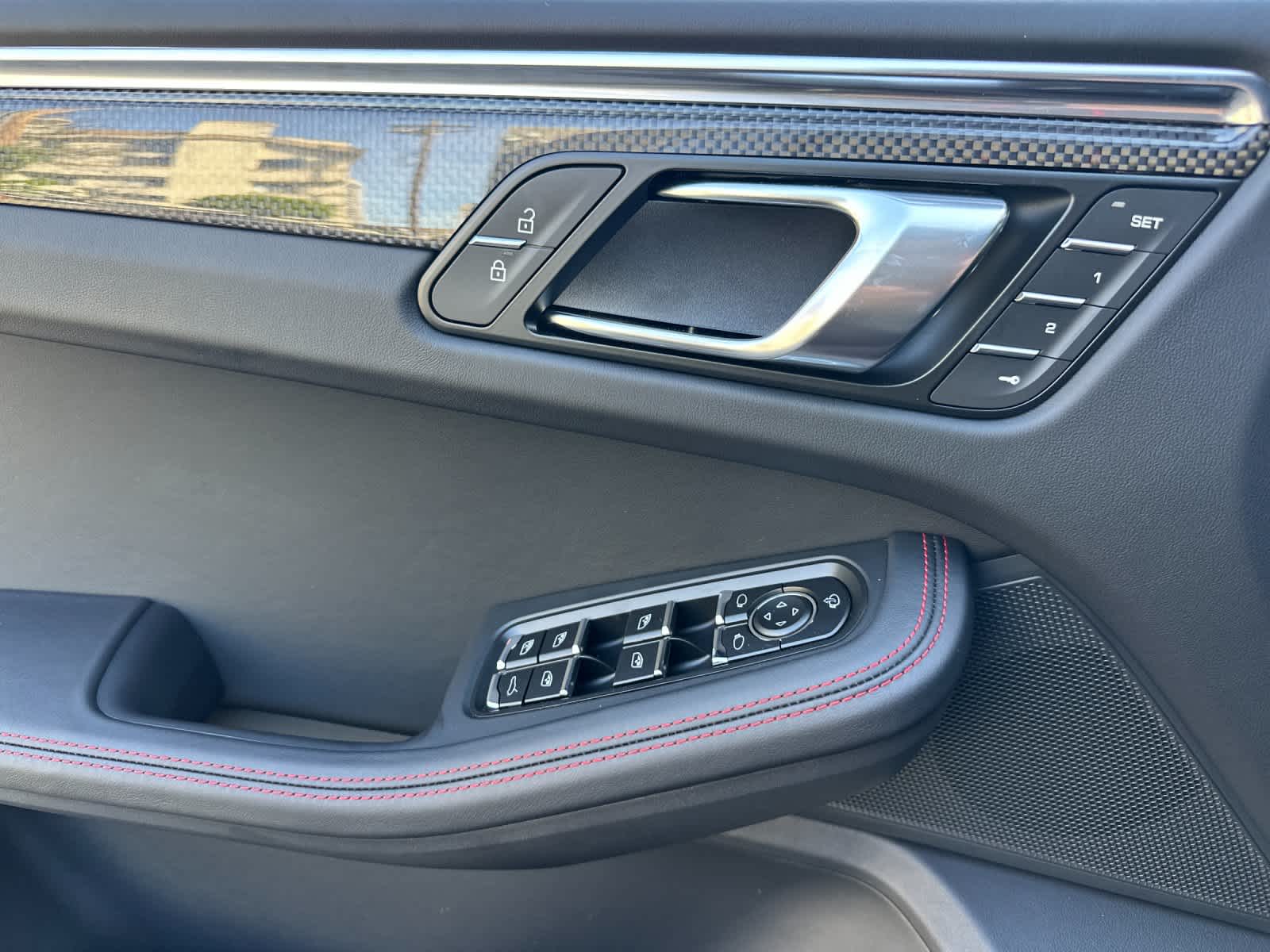 Thumbnail: 2026 Porsche Macan - 12