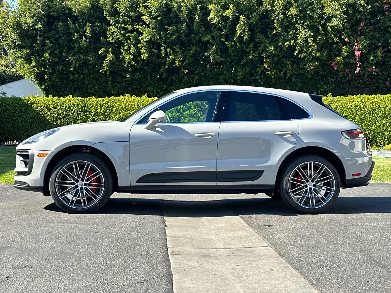 Thumbnail: 2026 Porsche Macan - 2