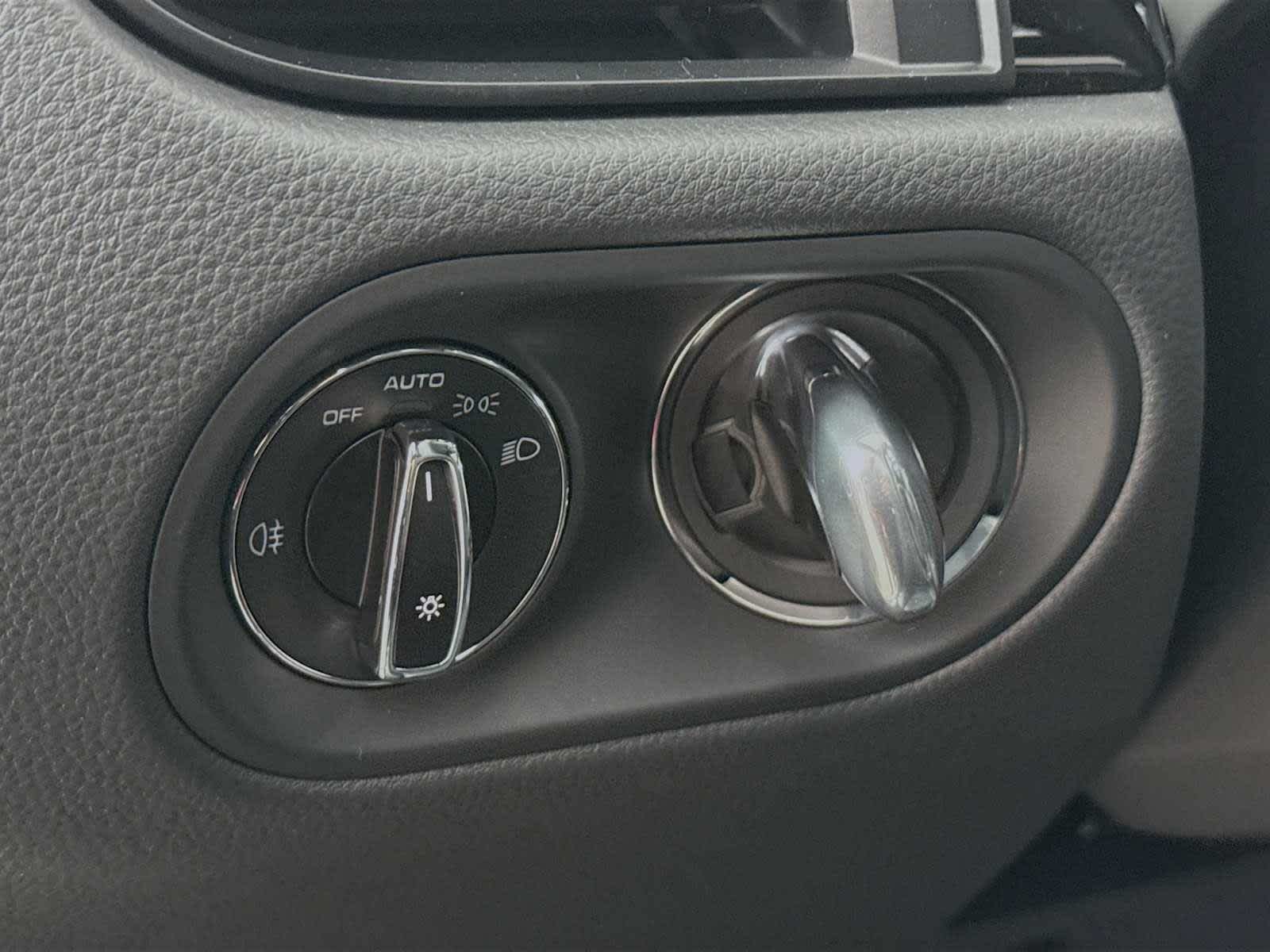 Thumbnail: 2026 Porsche Macan - 13