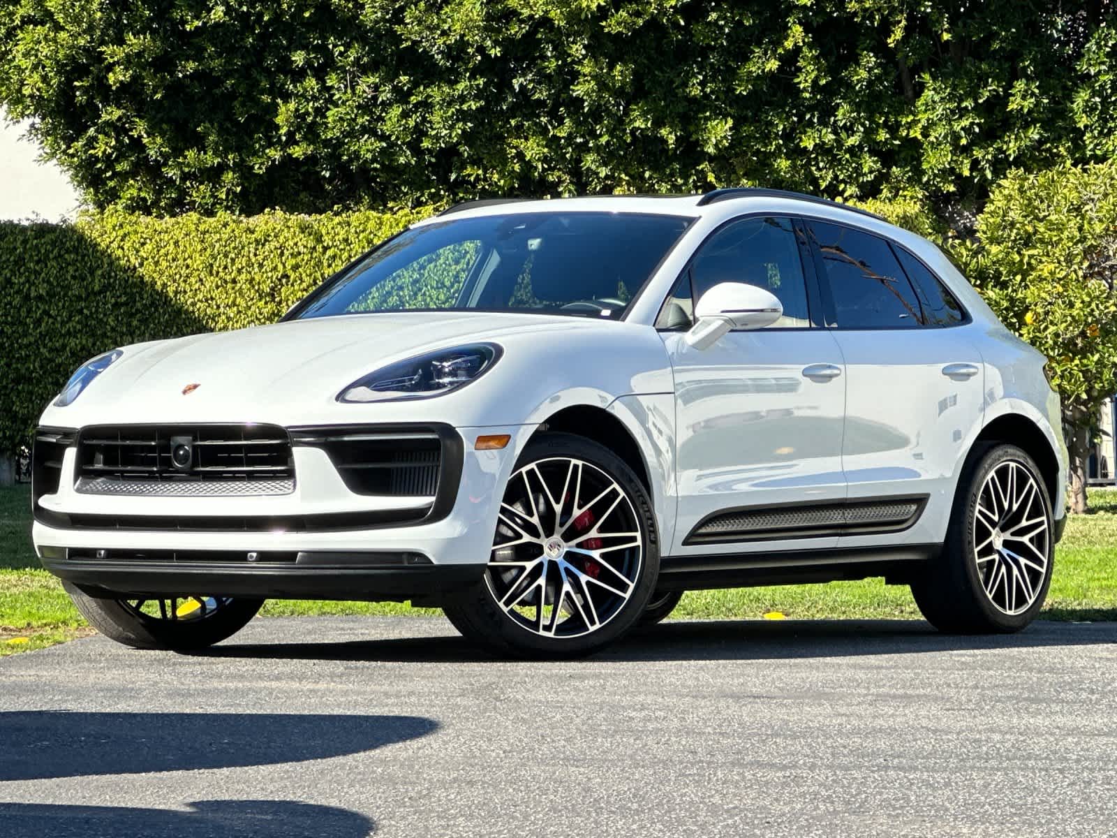 Thumbnail: 2023 Porsche Macan - 1