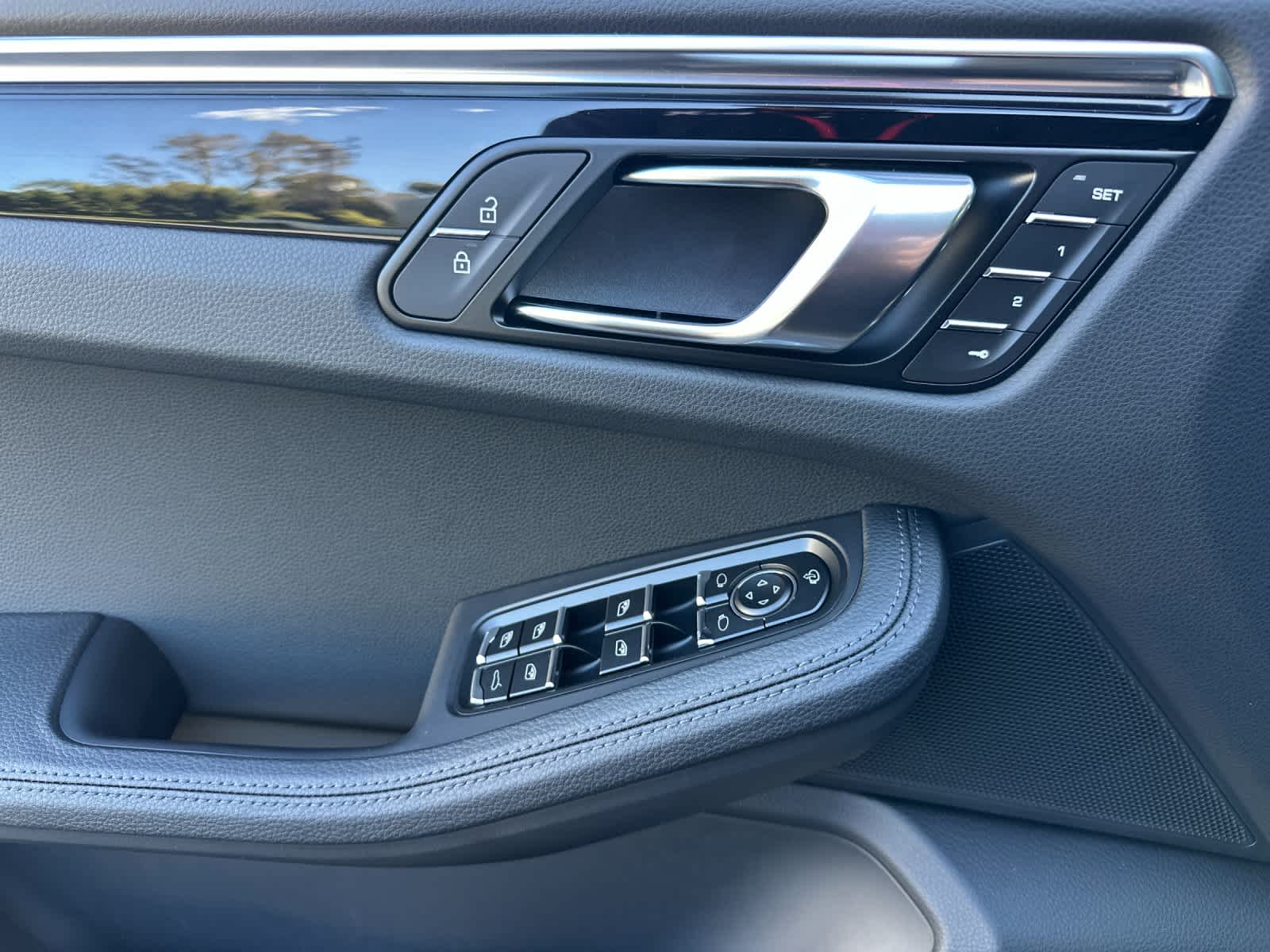 Thumbnail: 2026 Porsche Macan - 12