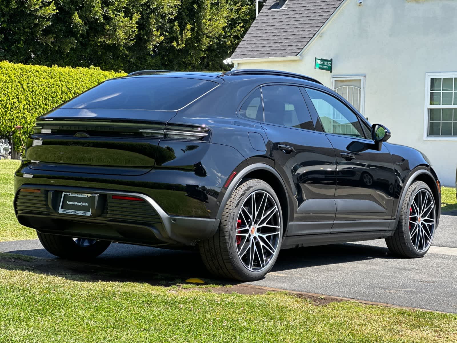 Thumbnail: 2026 Porsche Macan - 8