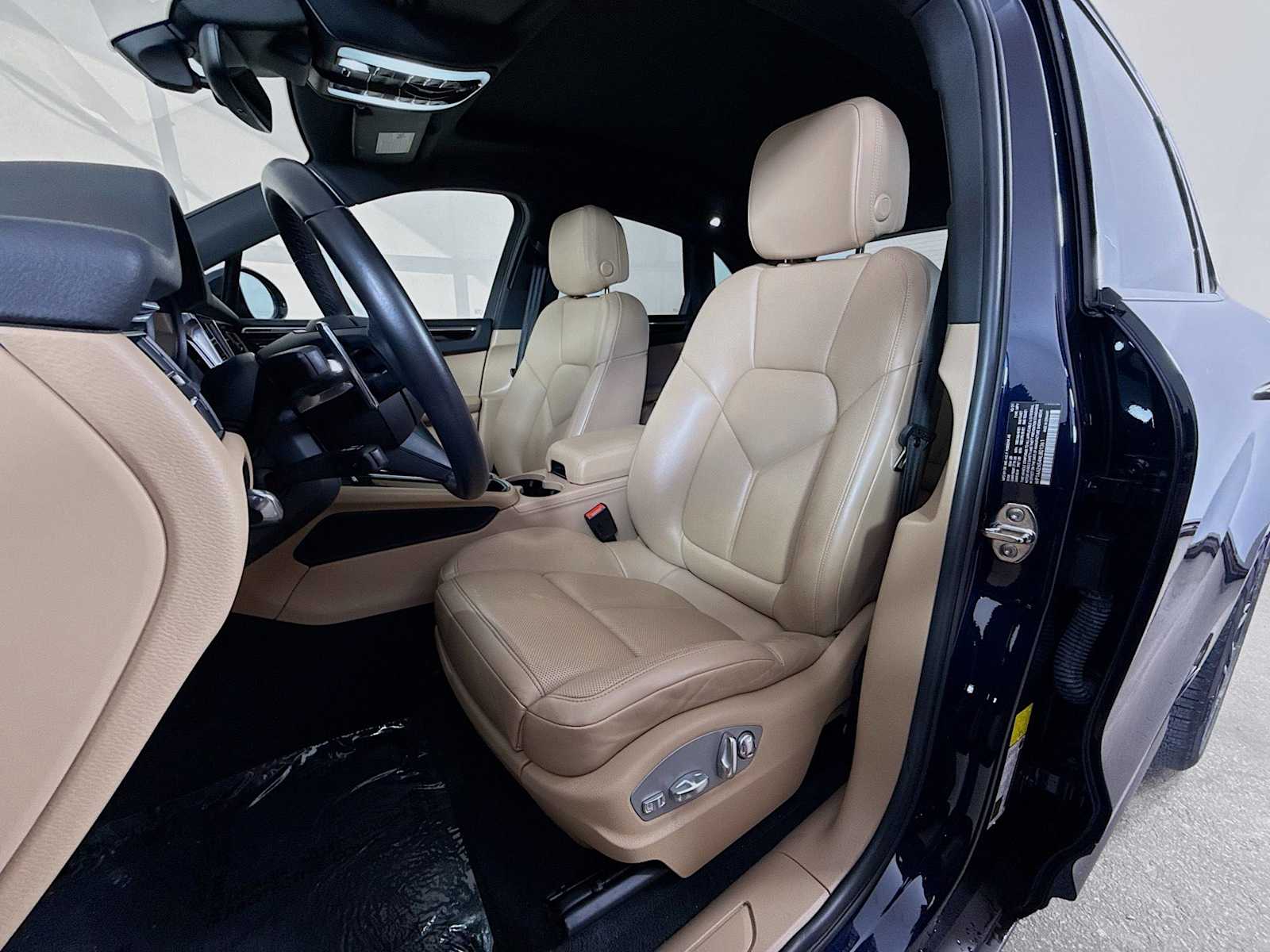 Thumbnail: 2022 Porsche Macan - 5