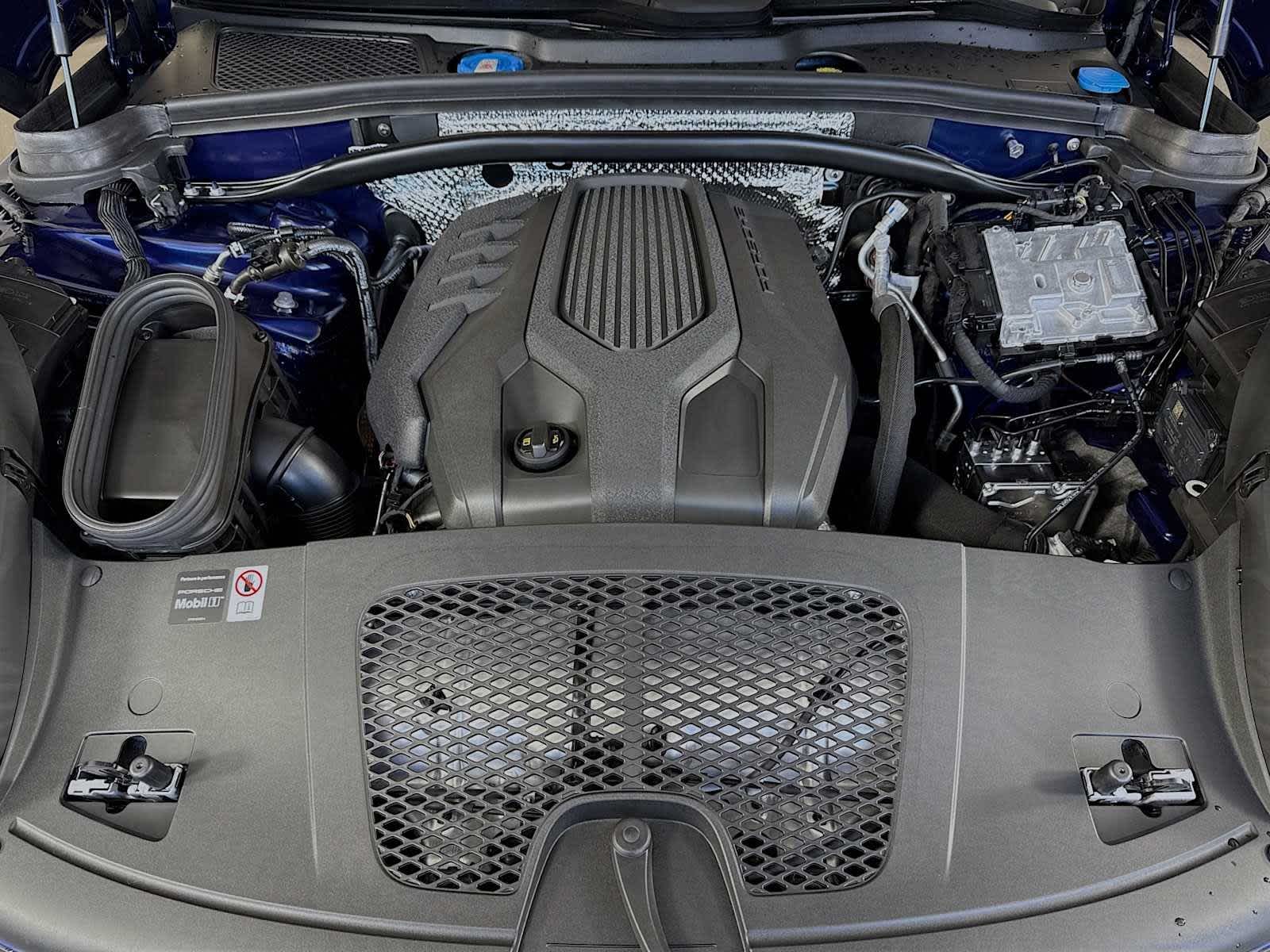 Thumbnail: 2026 Porsche Macan - 23