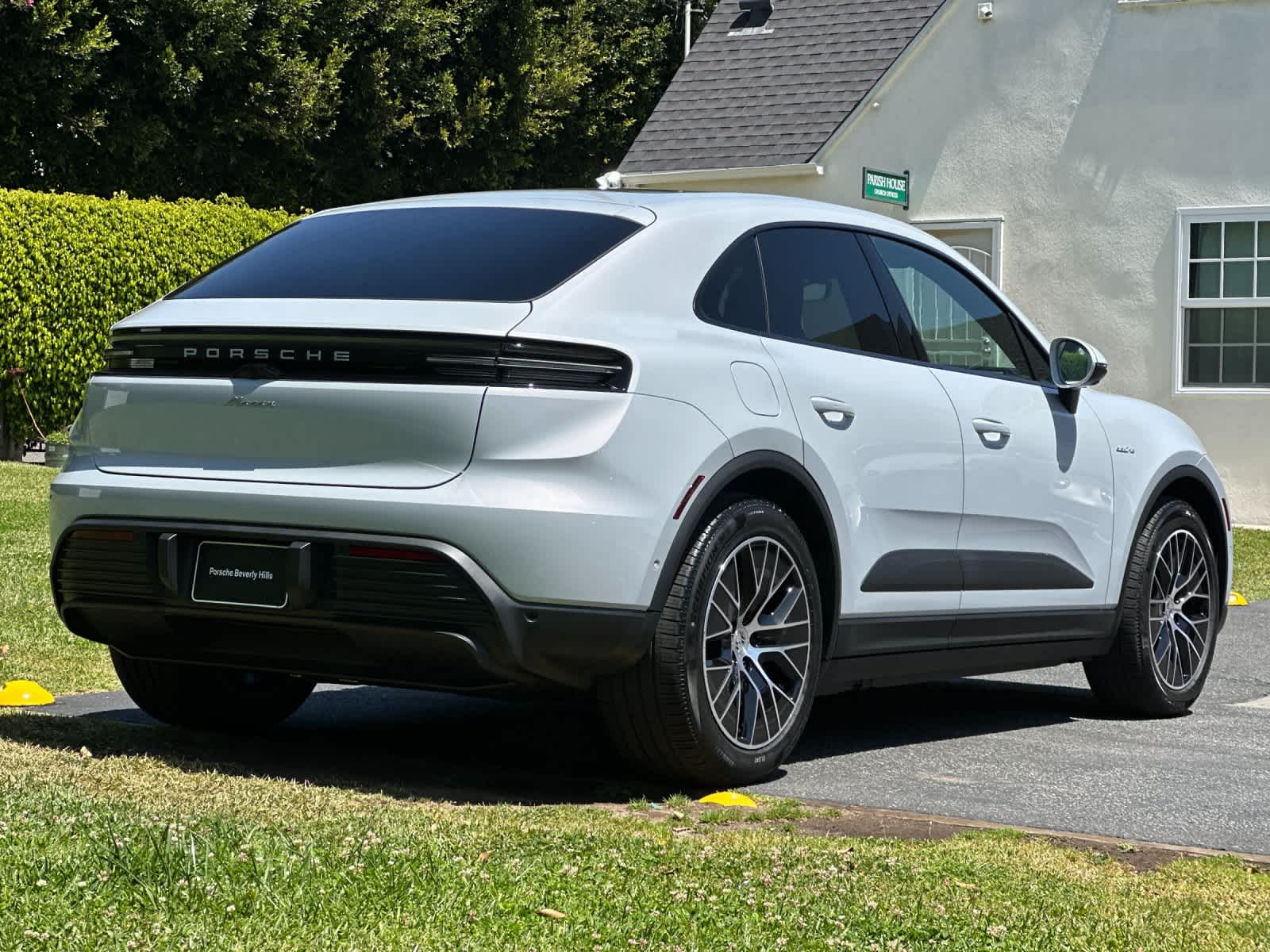 Thumbnail: 2026 Porsche Macan - 8