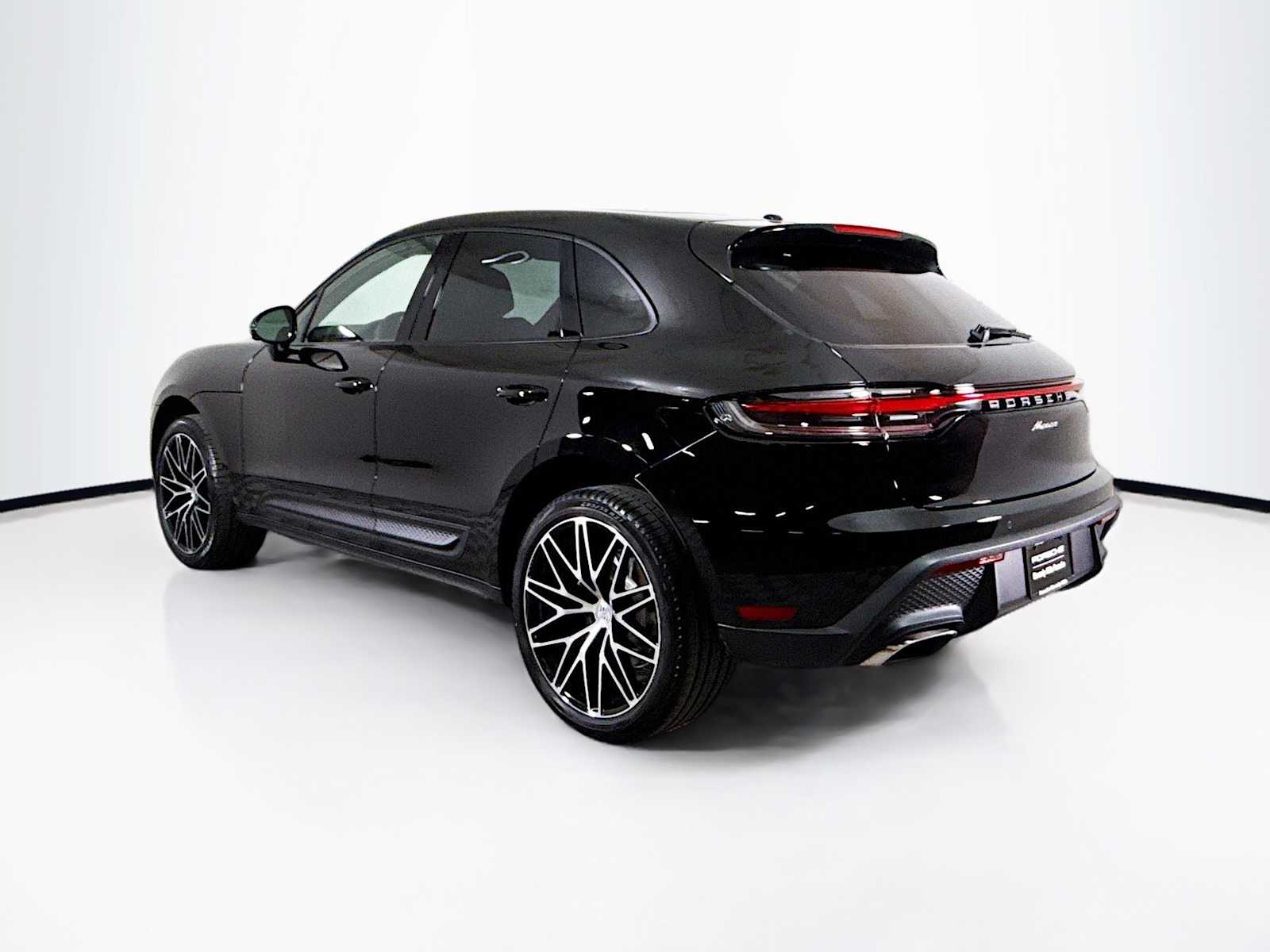 Thumbnail: 2025 Porsche Macan - 3