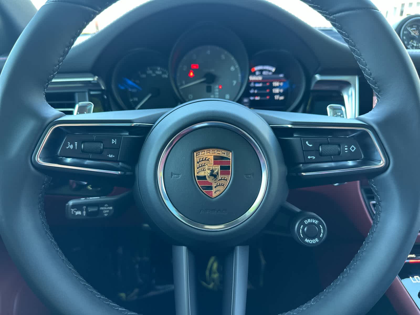 Thumbnail: 2026 Porsche Macan - 26
