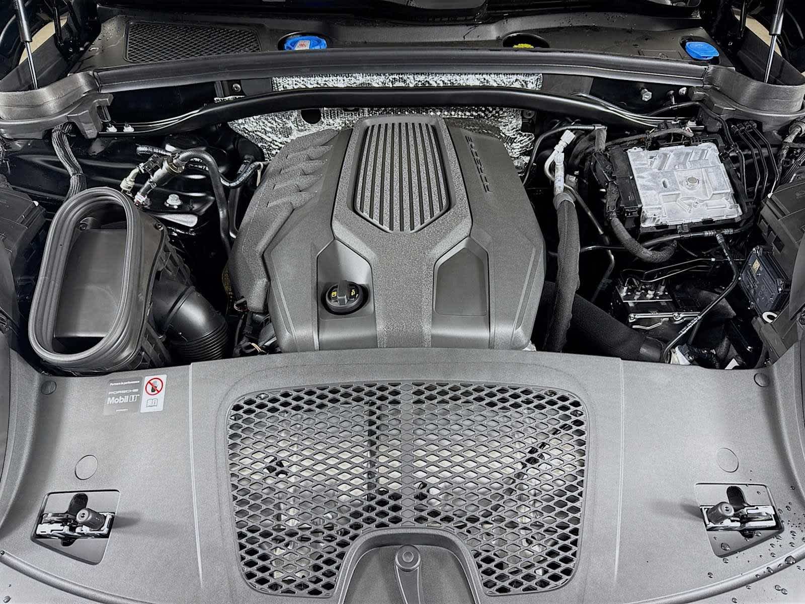 Thumbnail: 2026 Porsche Macan - 23