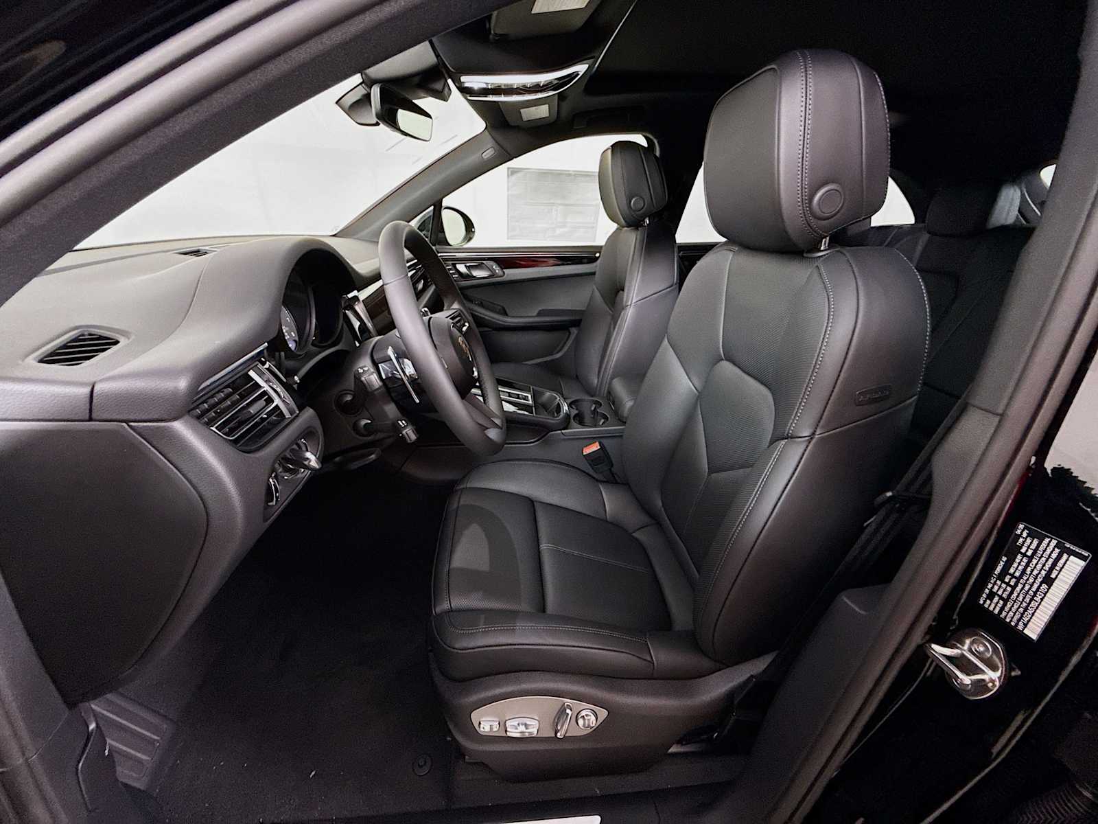 Thumbnail: 2025 Porsche Macan - 5