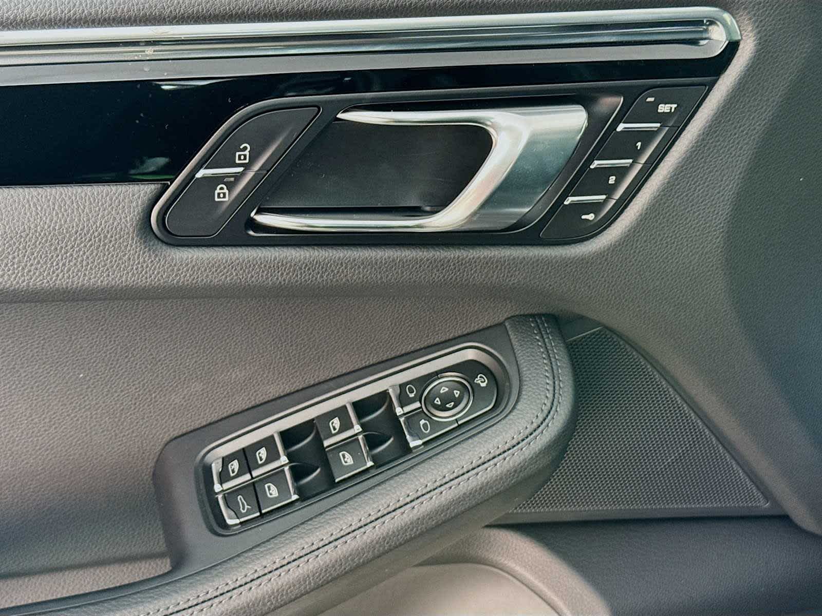 Thumbnail: 2026 Porsche Macan - 14