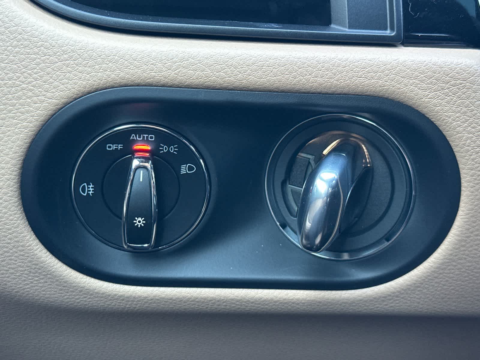 Thumbnail: 2026 Porsche Macan - 29