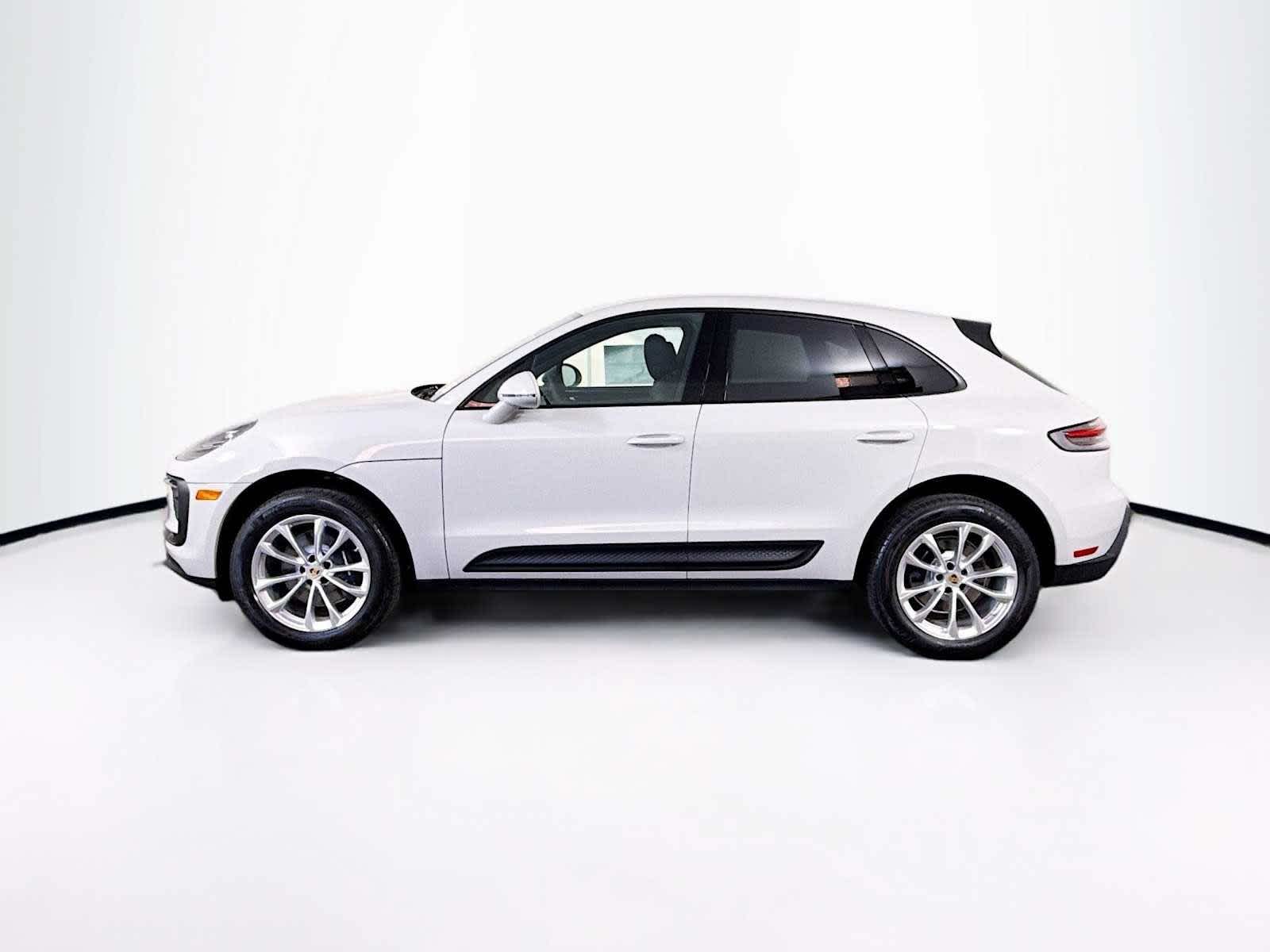 Thumbnail: 2026 Porsche Macan - 2