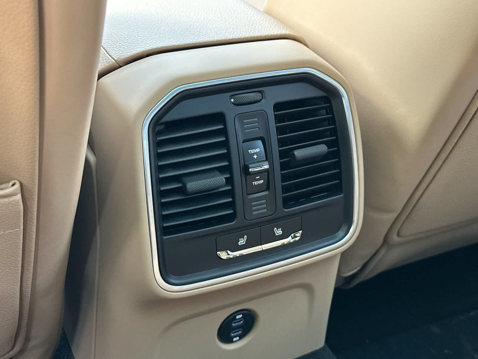 Thumbnail: 2026 Porsche Macan - 14