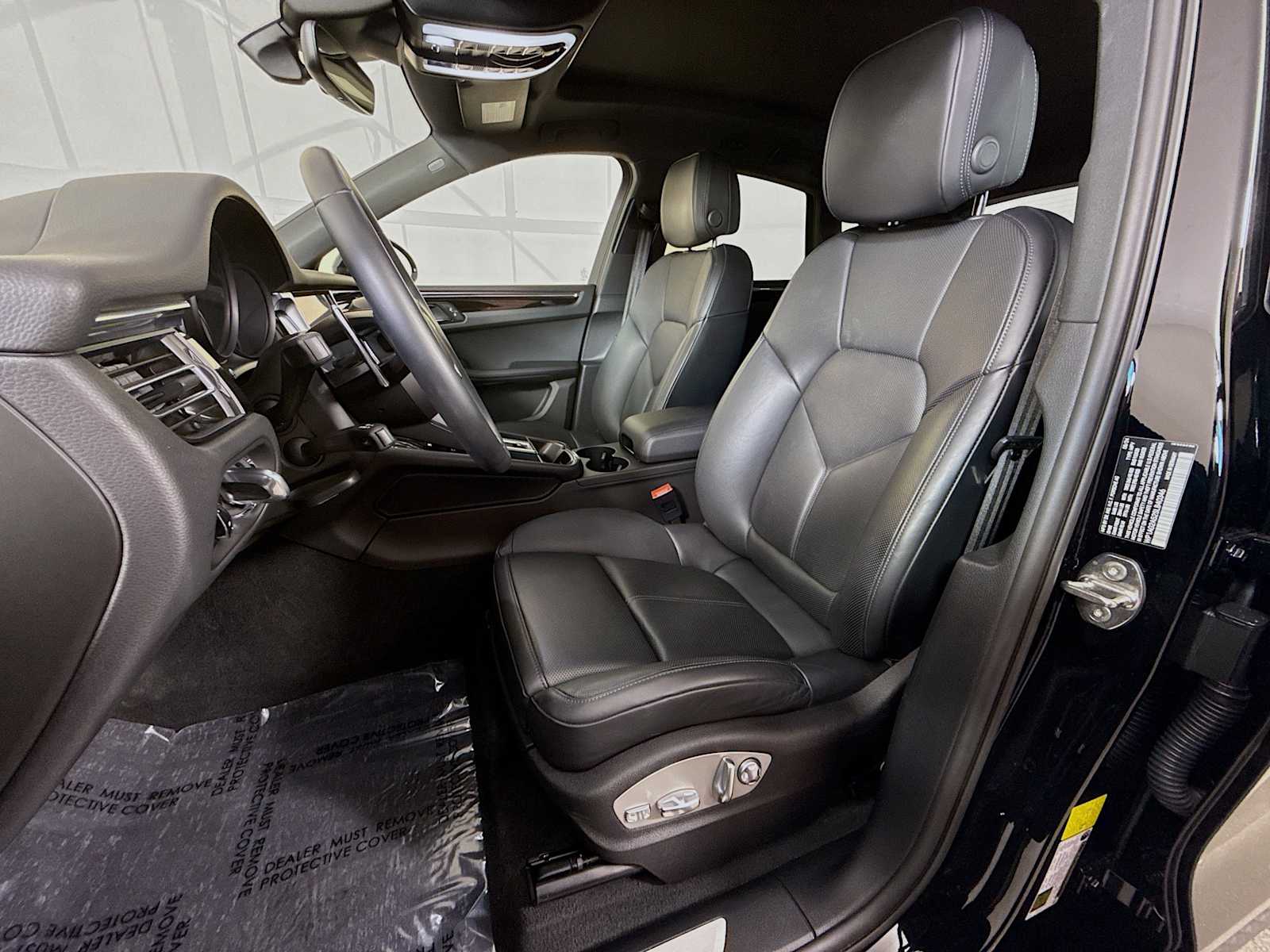 Thumbnail: 2025 Porsche Macan - 5