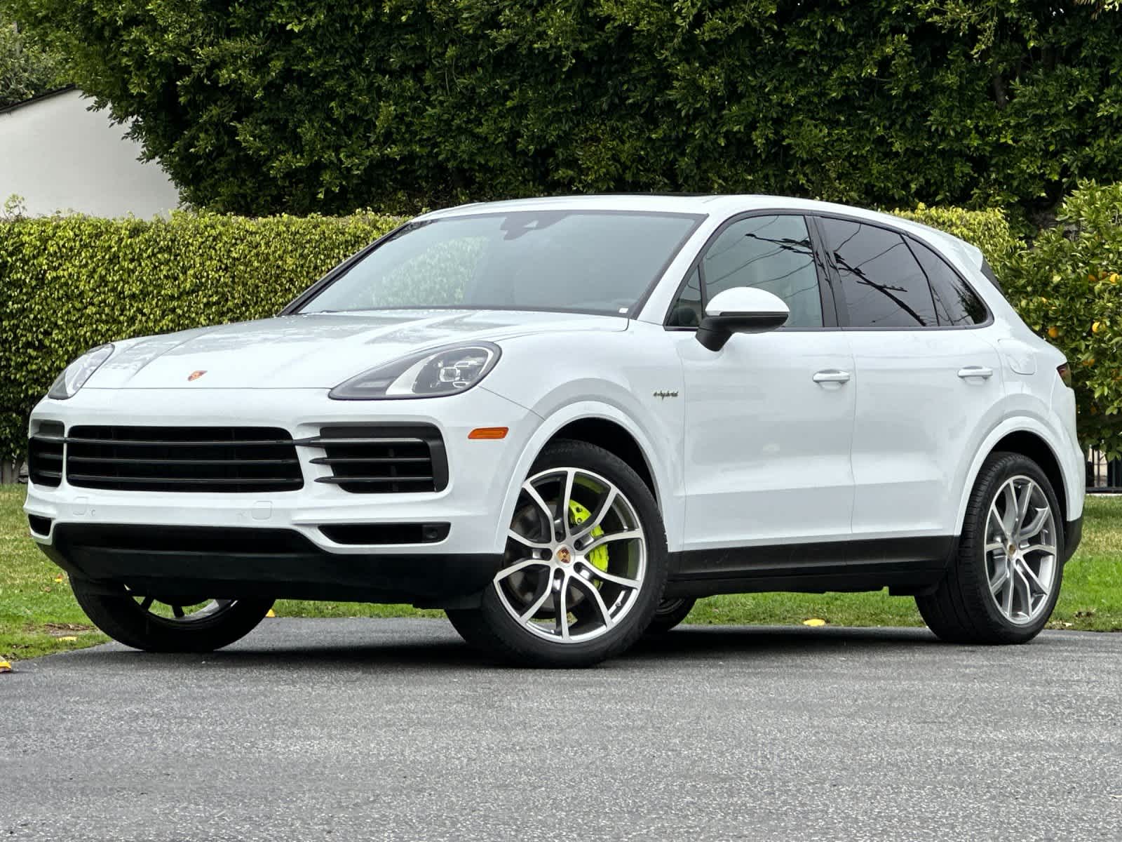 2023 Porsche Cayenne Platinum Edition's photo