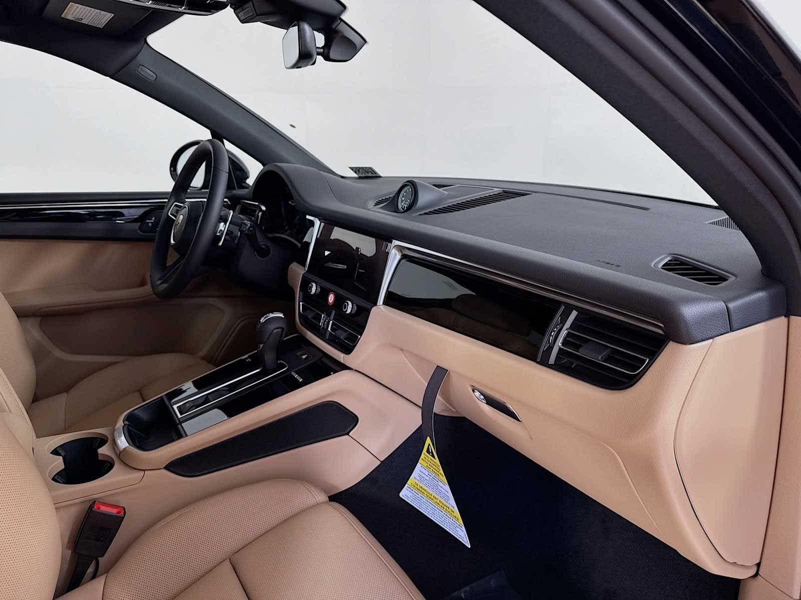 Thumbnail: 2026 Porsche Macan - 22