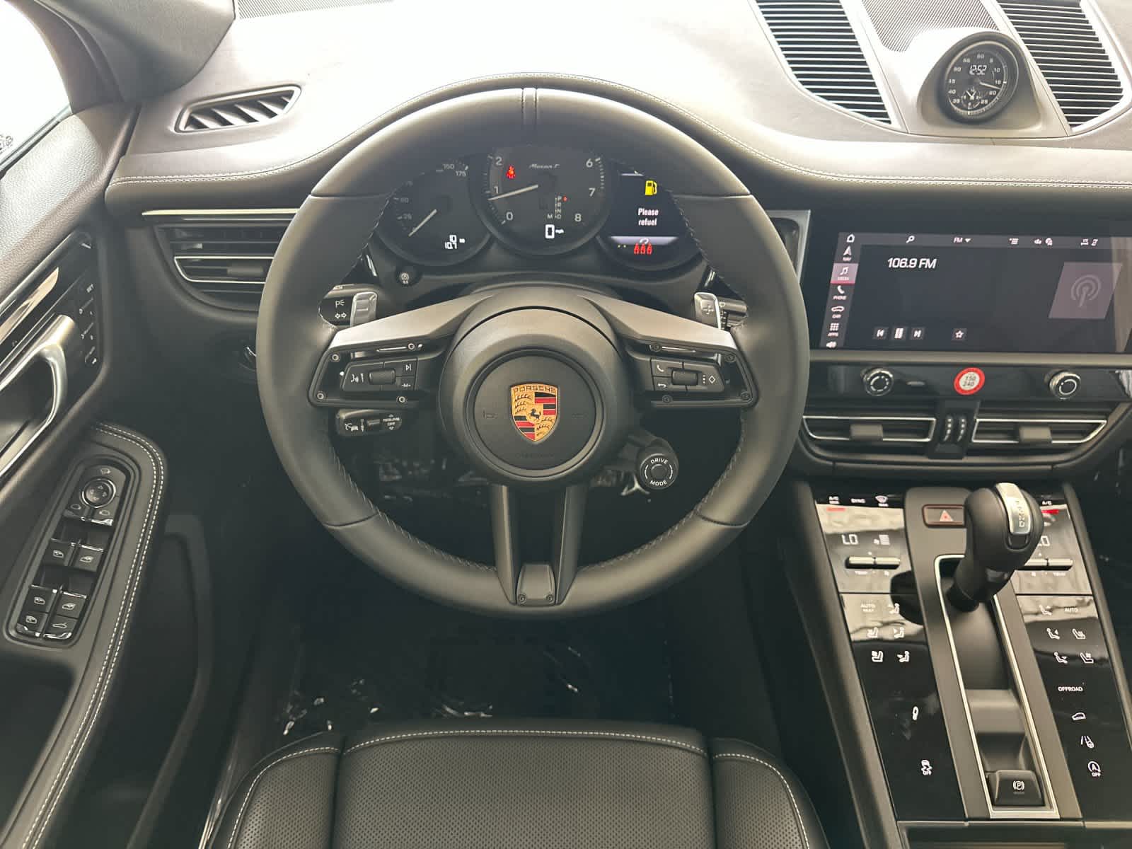 Thumbnail: 2026 Porsche Macan - 15