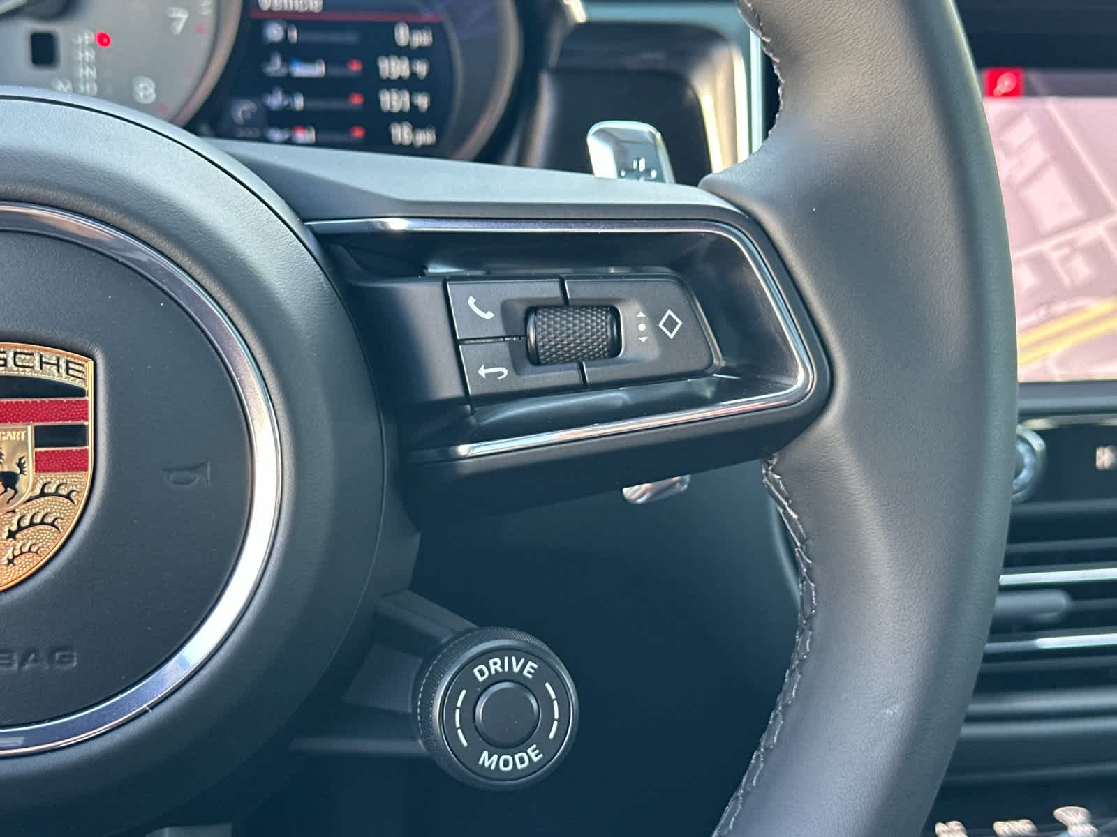 Thumbnail: 2026 Porsche Macan - 28