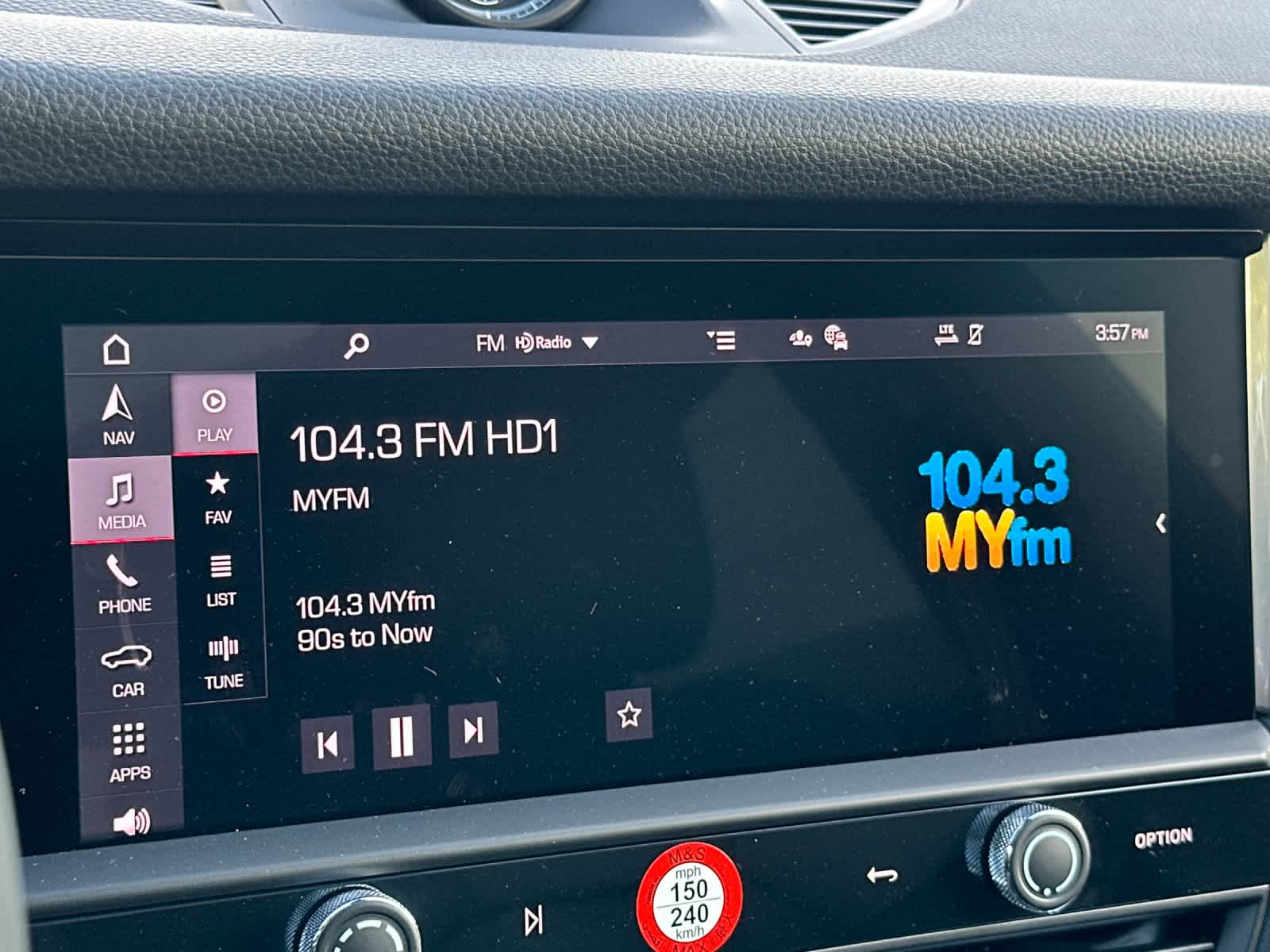 Thumbnail: 2026 Porsche Macan - 20