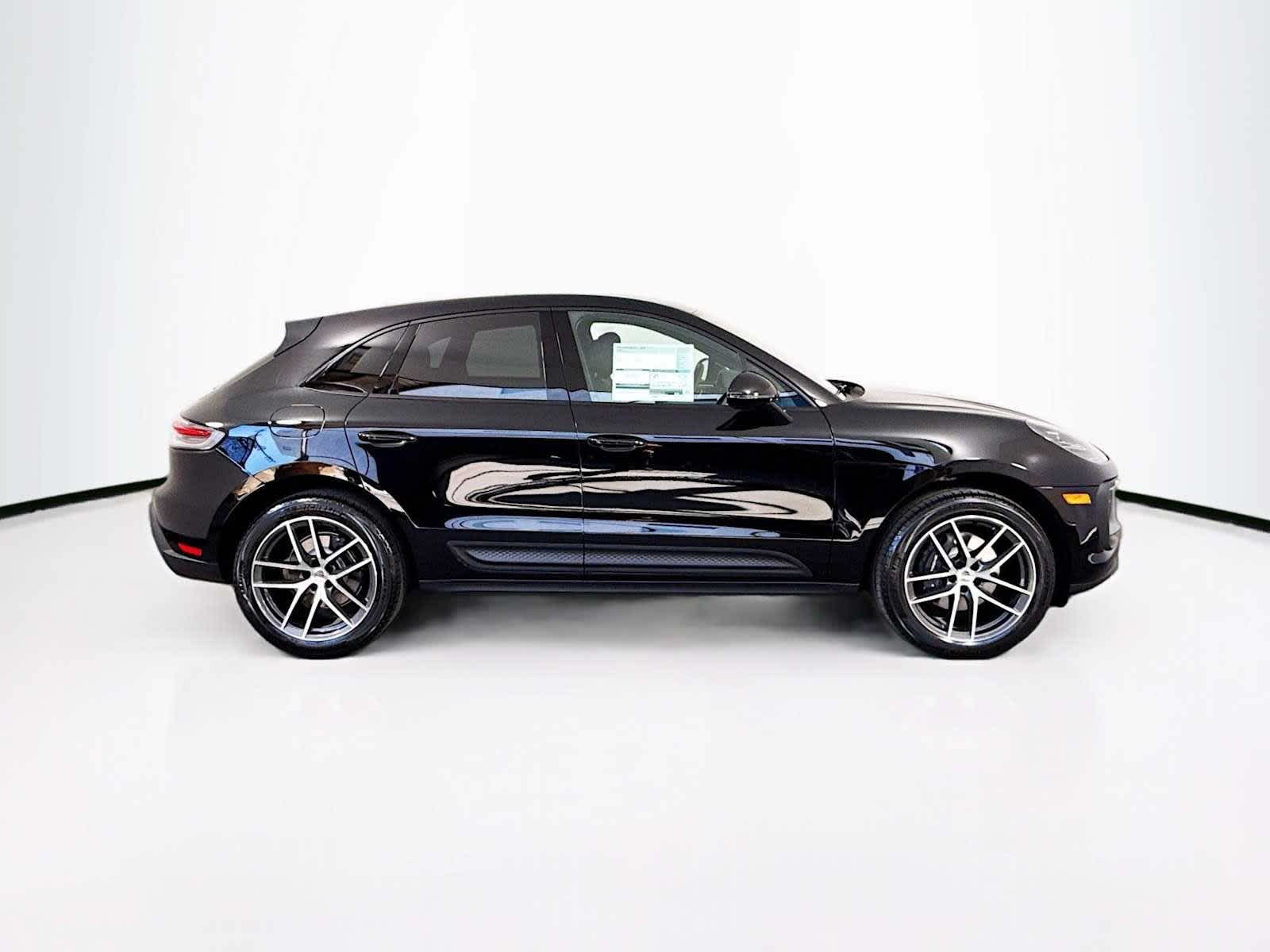 Thumbnail: 2025 Porsche Macan - 8