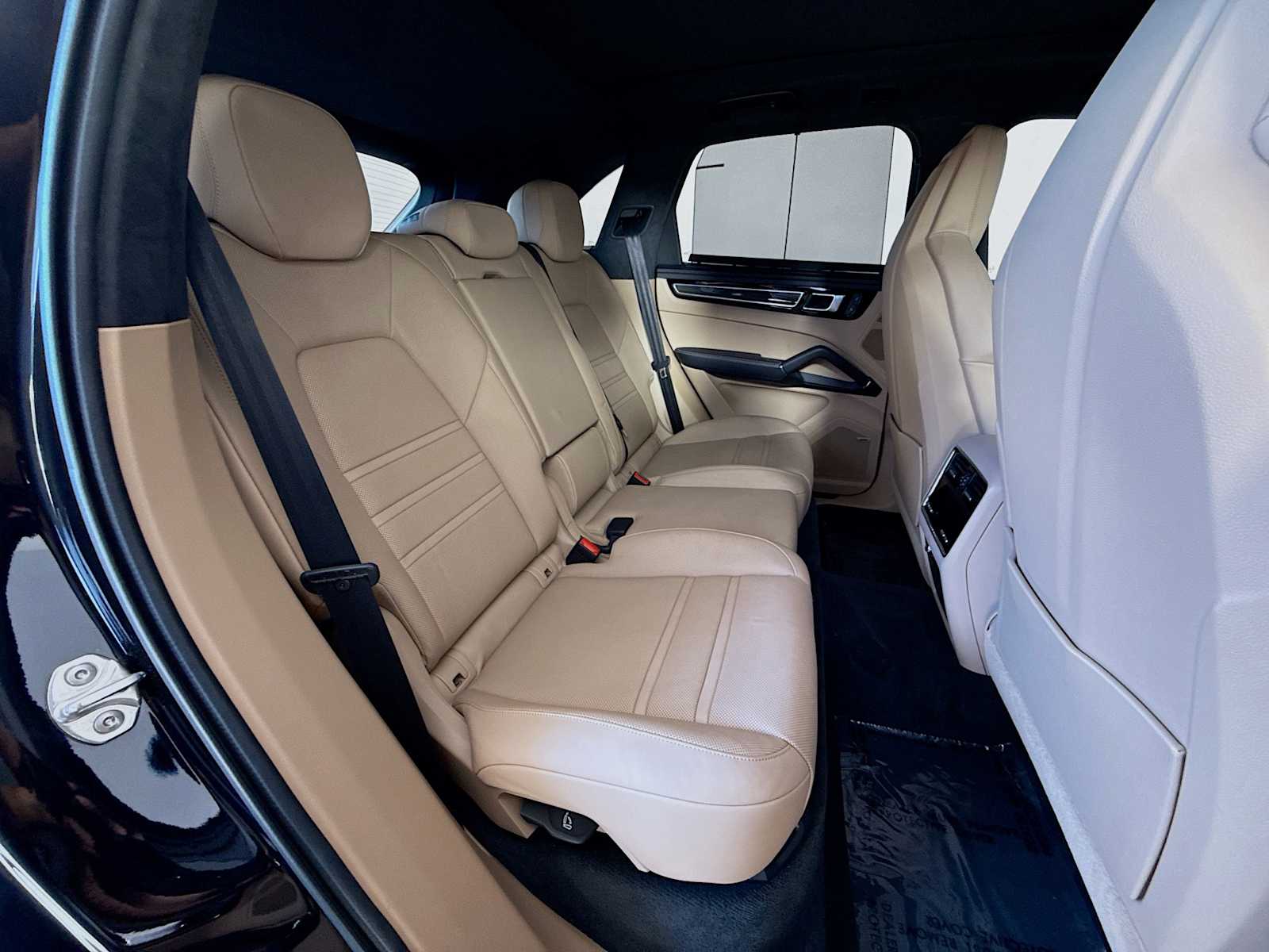 Thumbnail: 2022 Porsche Cayenne - 21