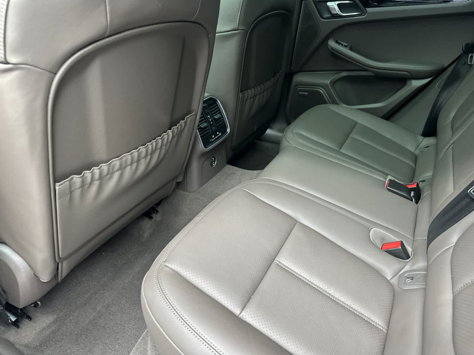 Thumbnail: 2026 Porsche Macan - 13