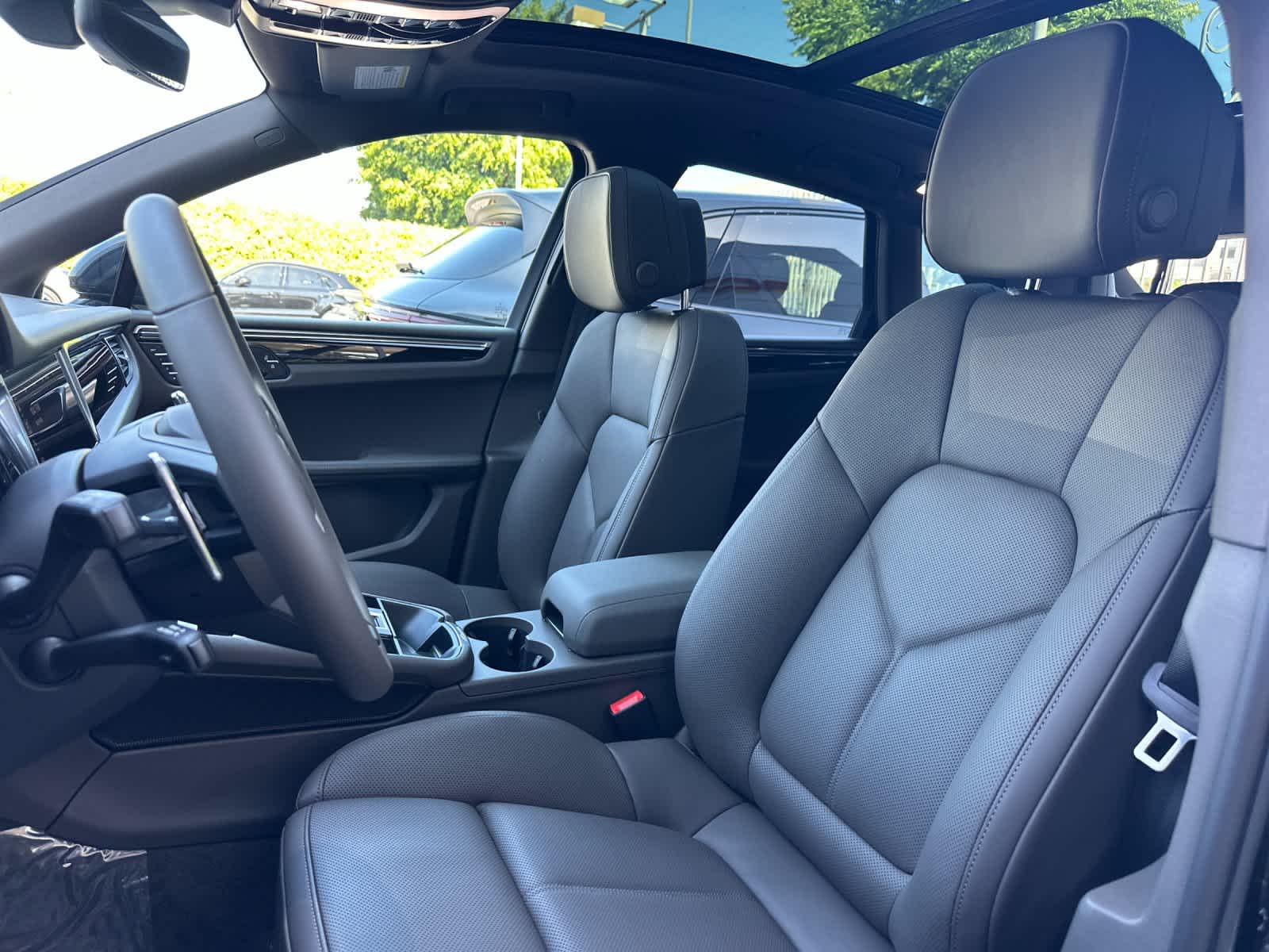 Thumbnail: 2026 Porsche Macan - 5