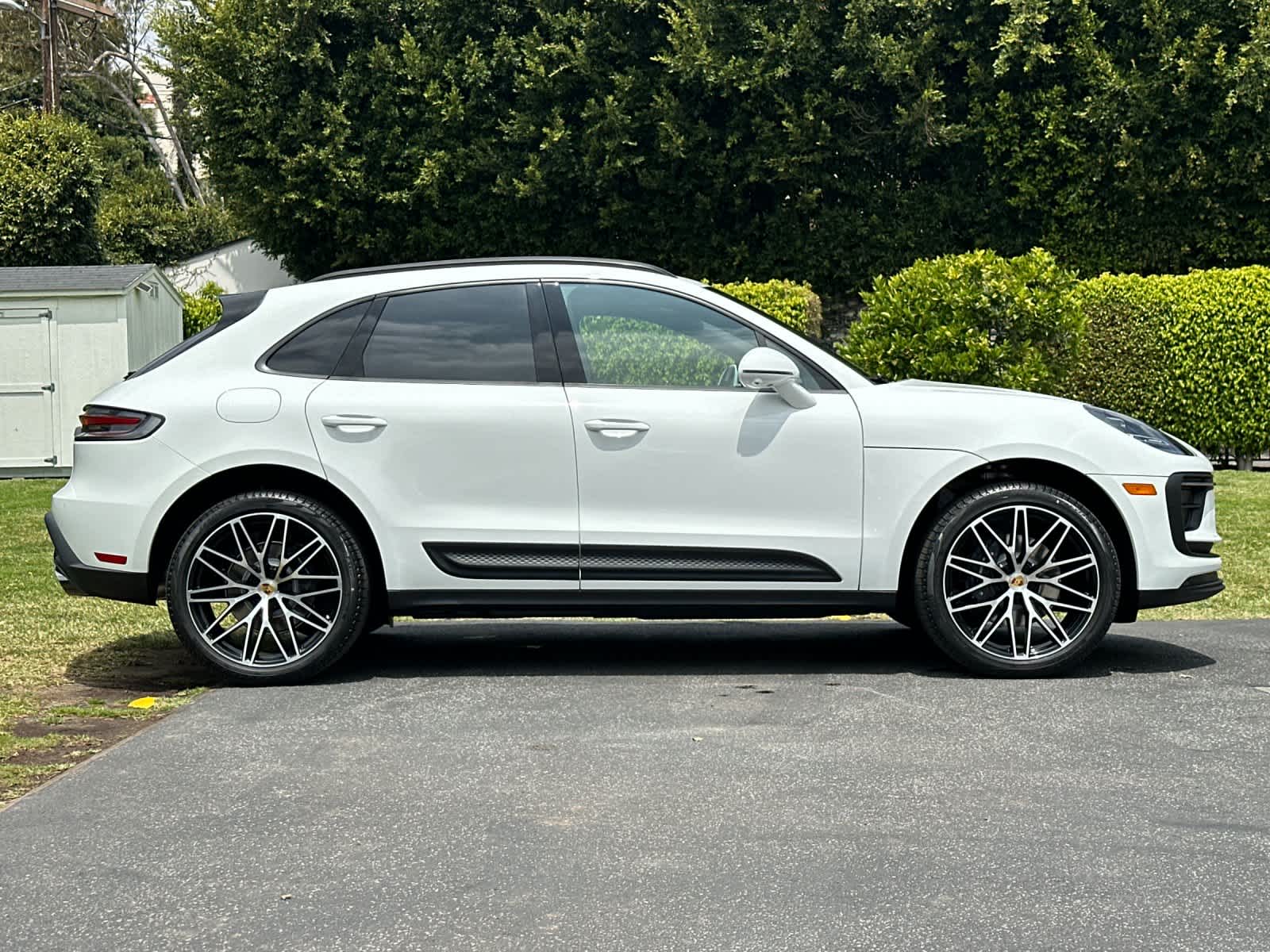 Thumbnail: 2026 Porsche Macan - 9