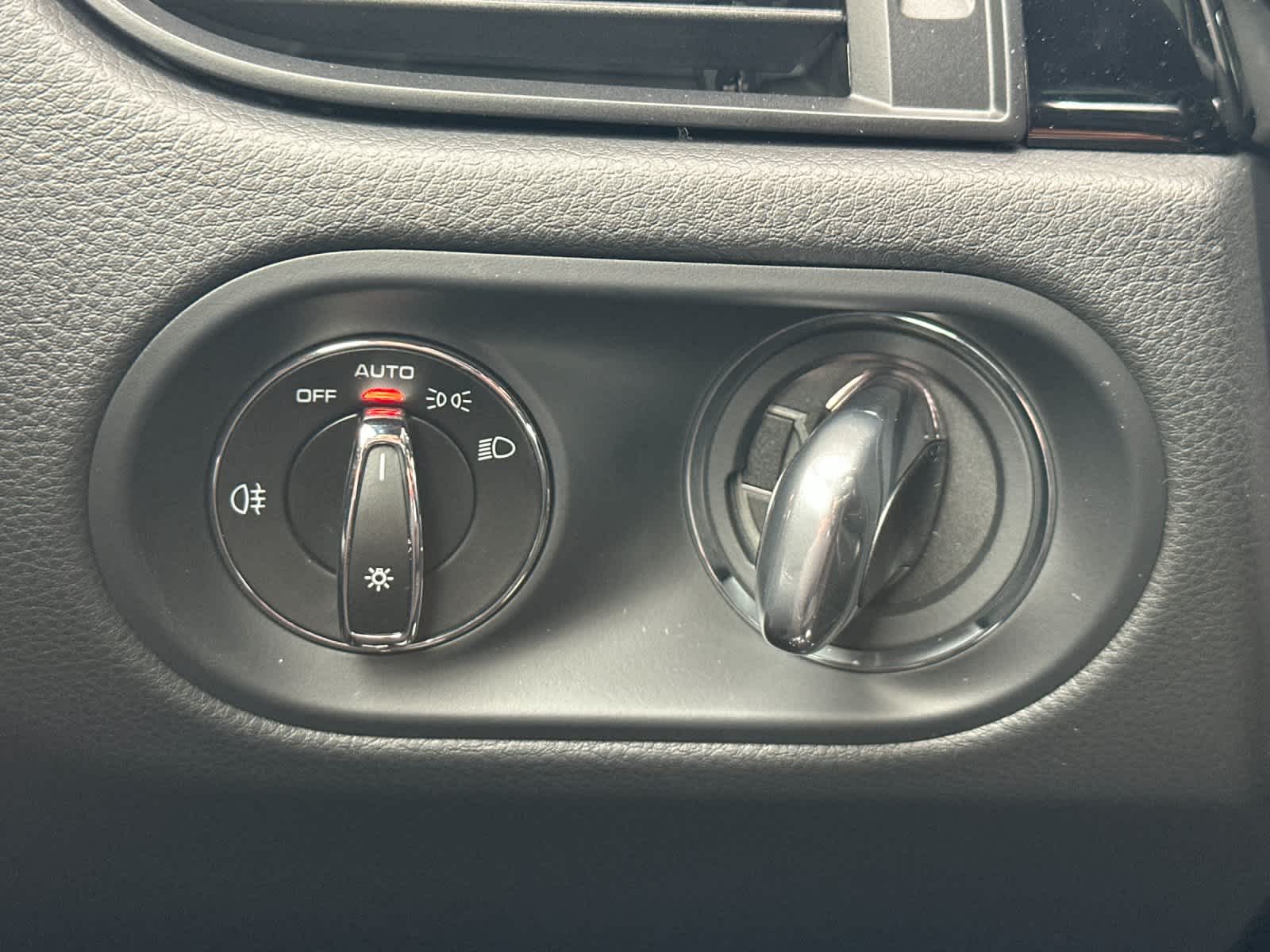 Thumbnail: 2026 Porsche Macan - 29