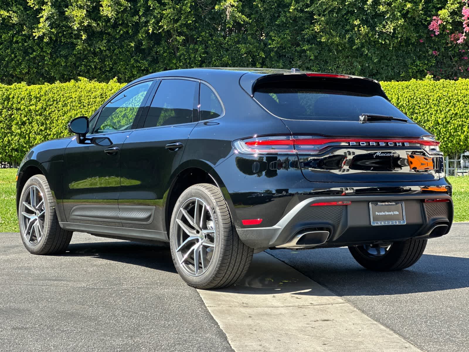 Thumbnail: 2026 Porsche Macan - 3