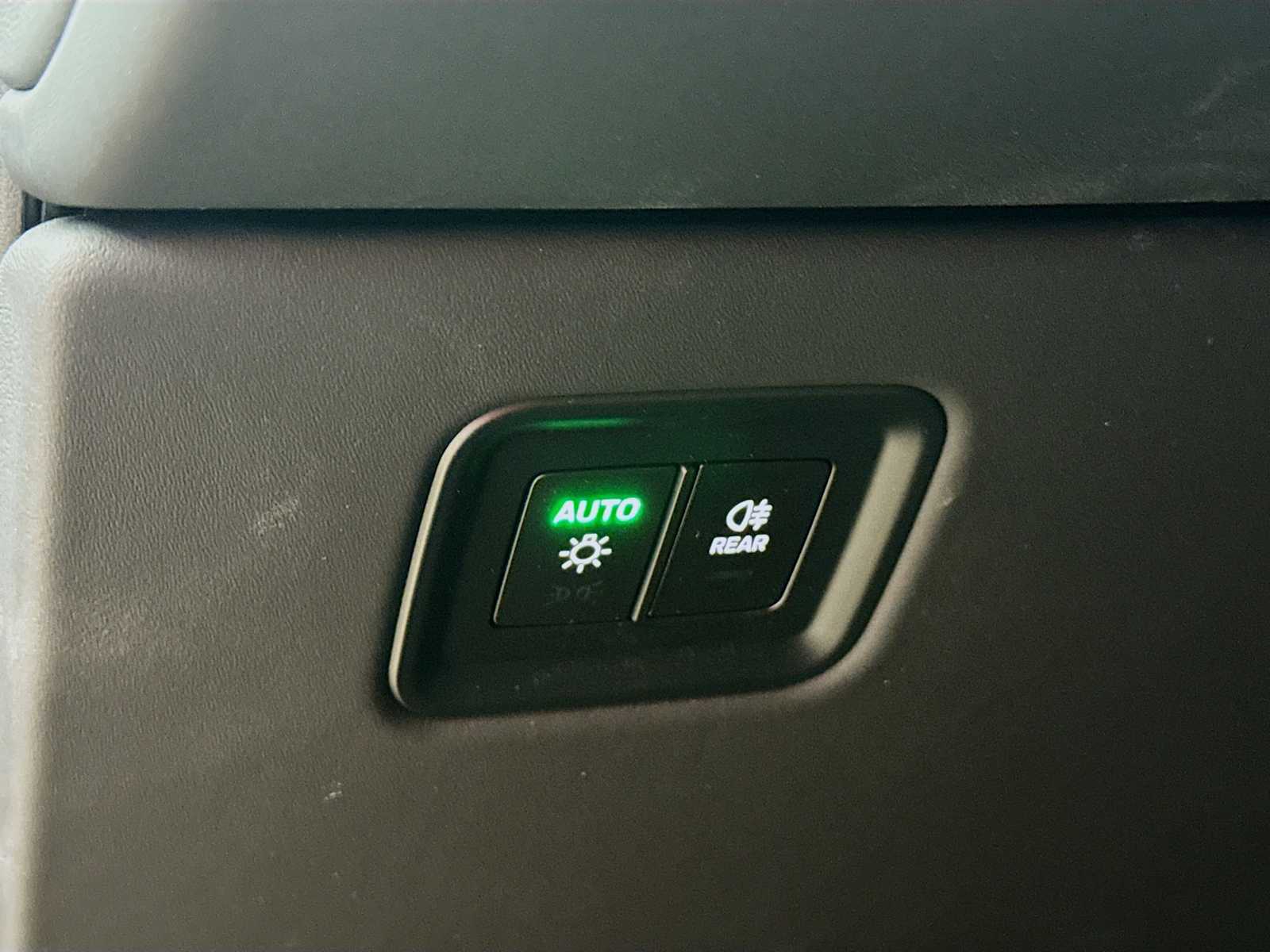 Thumbnail: 2025 Porsche Macan - 11