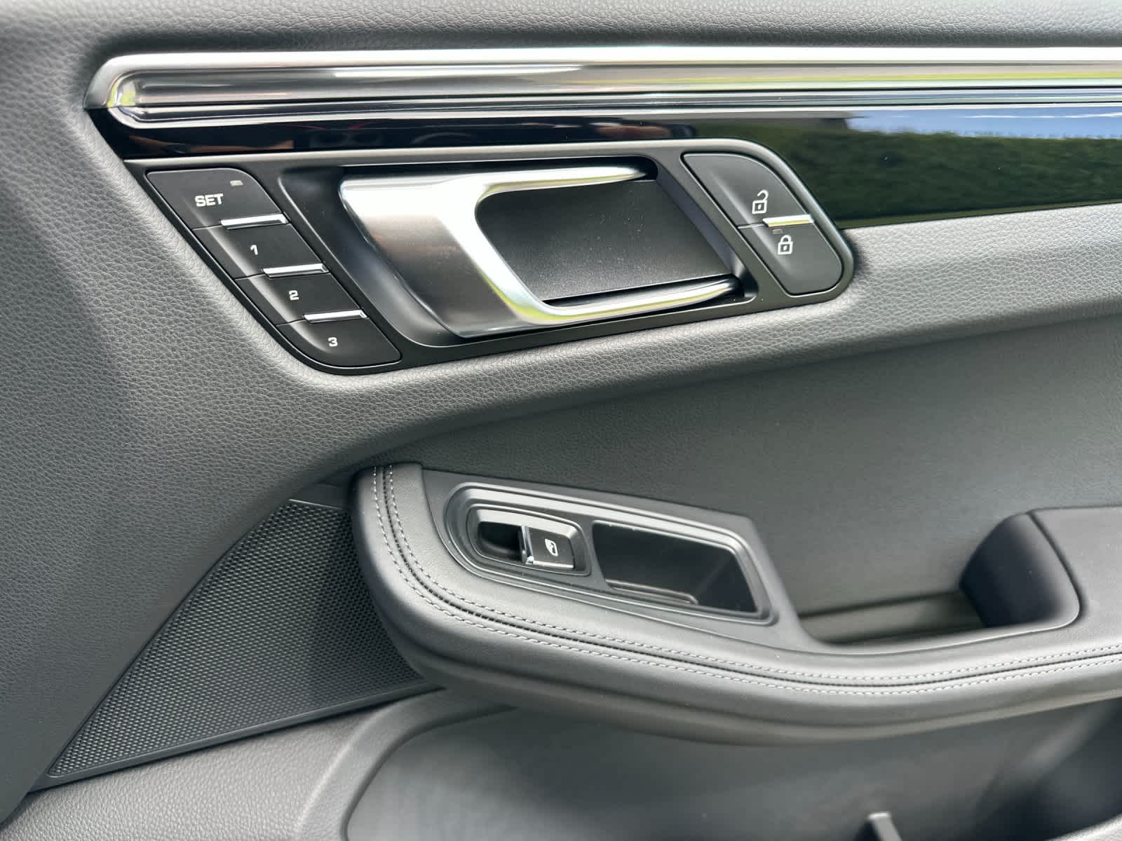 Thumbnail: 2026 Porsche Macan - 19