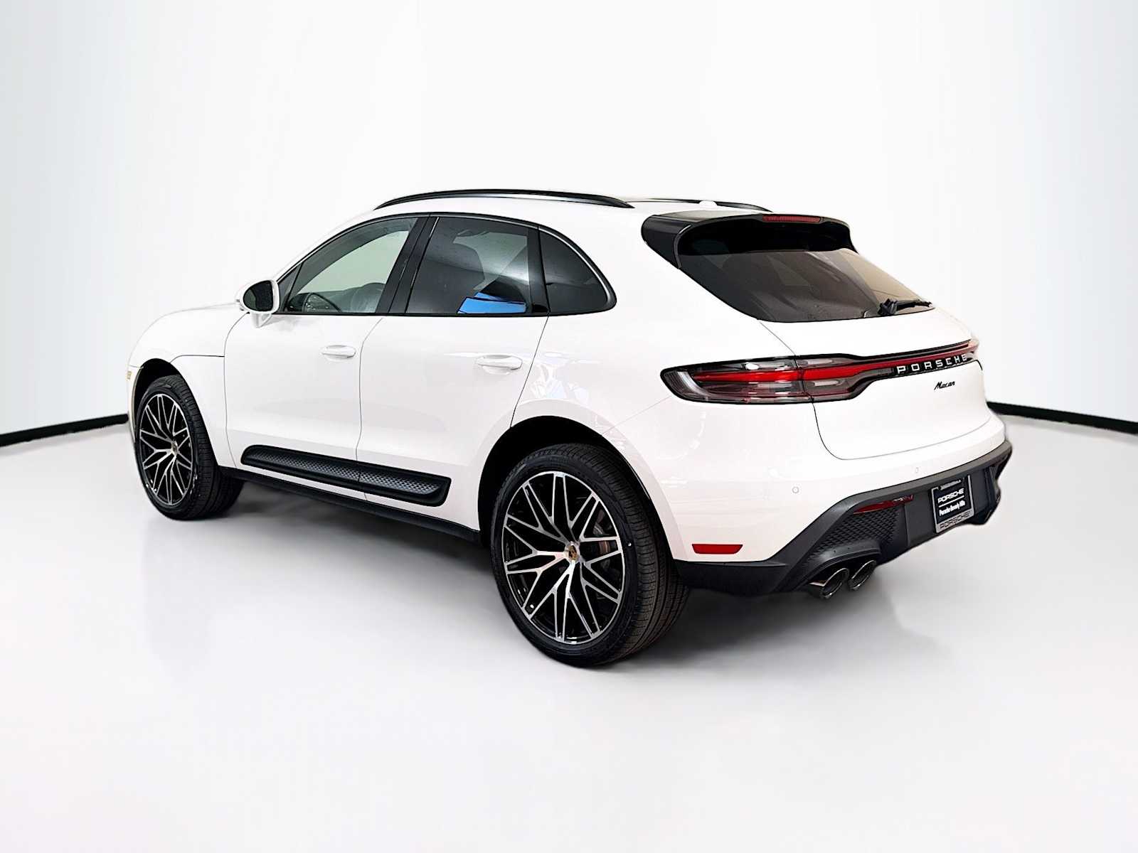 Thumbnail: 2026 Porsche Macan - 3