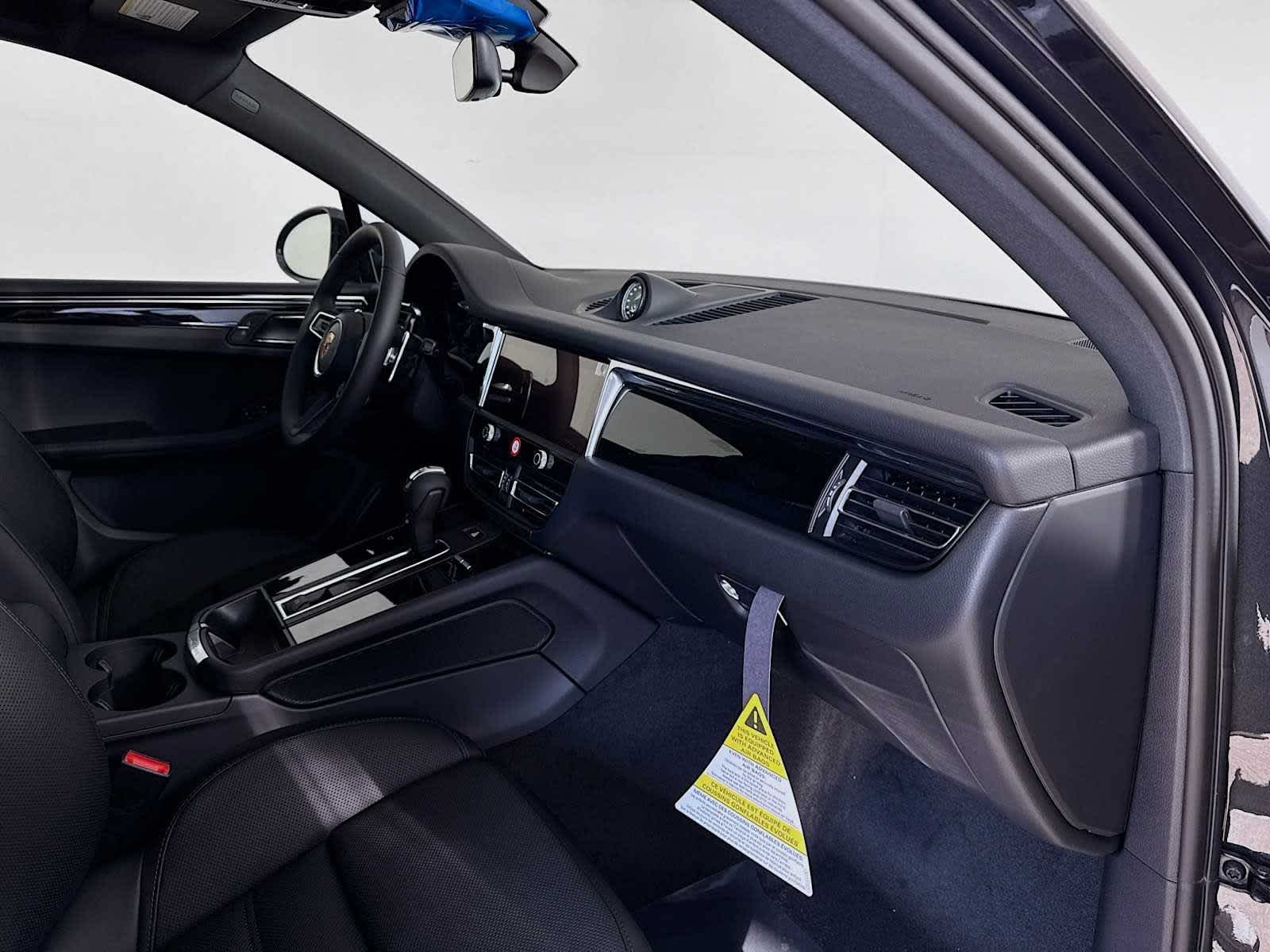 Thumbnail: 2026 Porsche Macan - 22