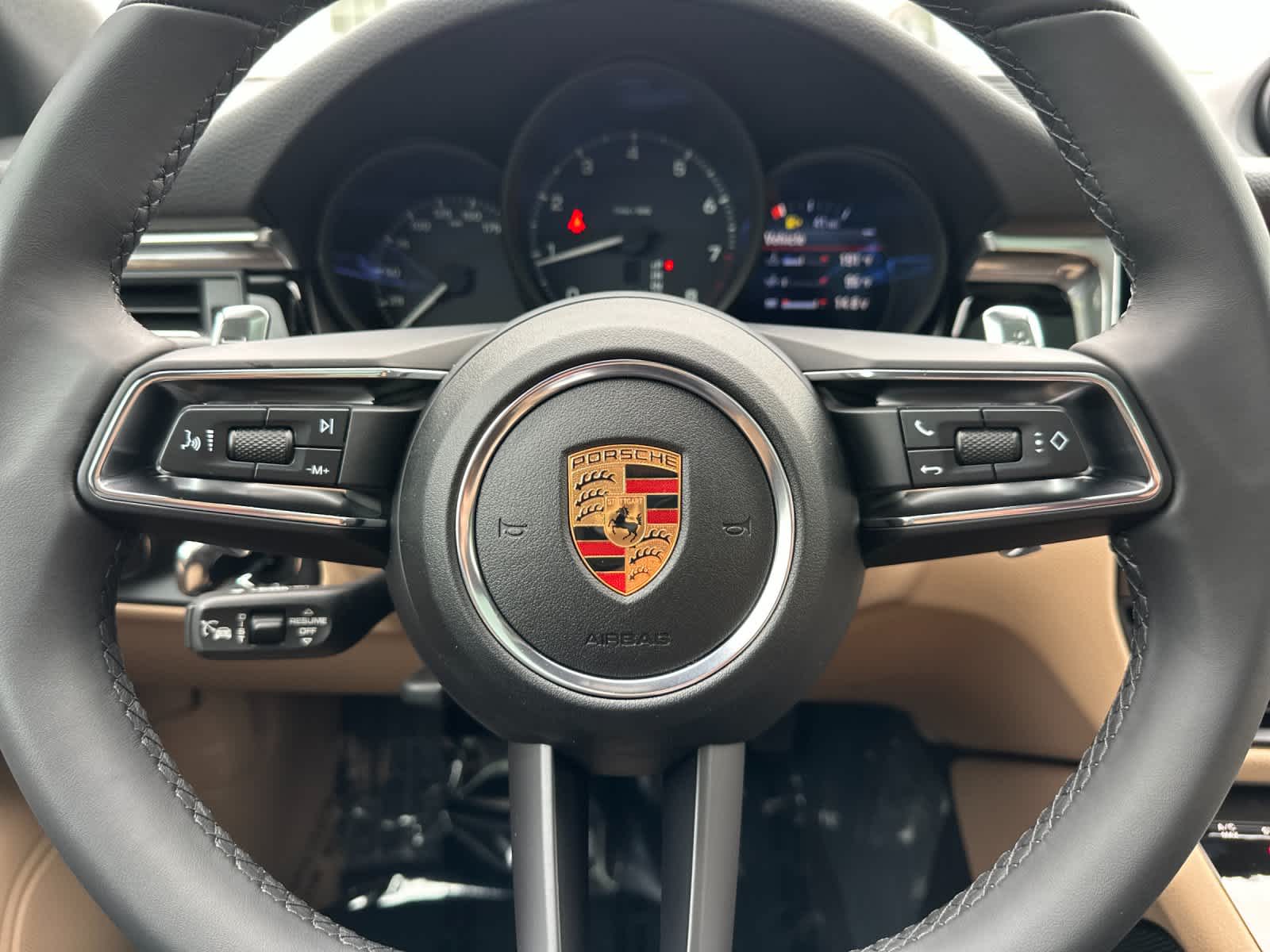 Thumbnail: 2026 Porsche Macan - 26