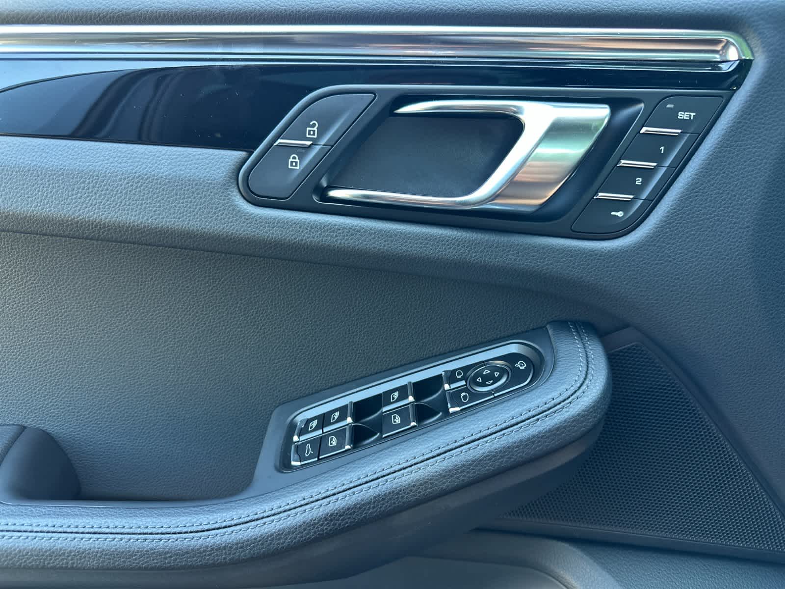 Thumbnail: 2026 Porsche Macan - 12