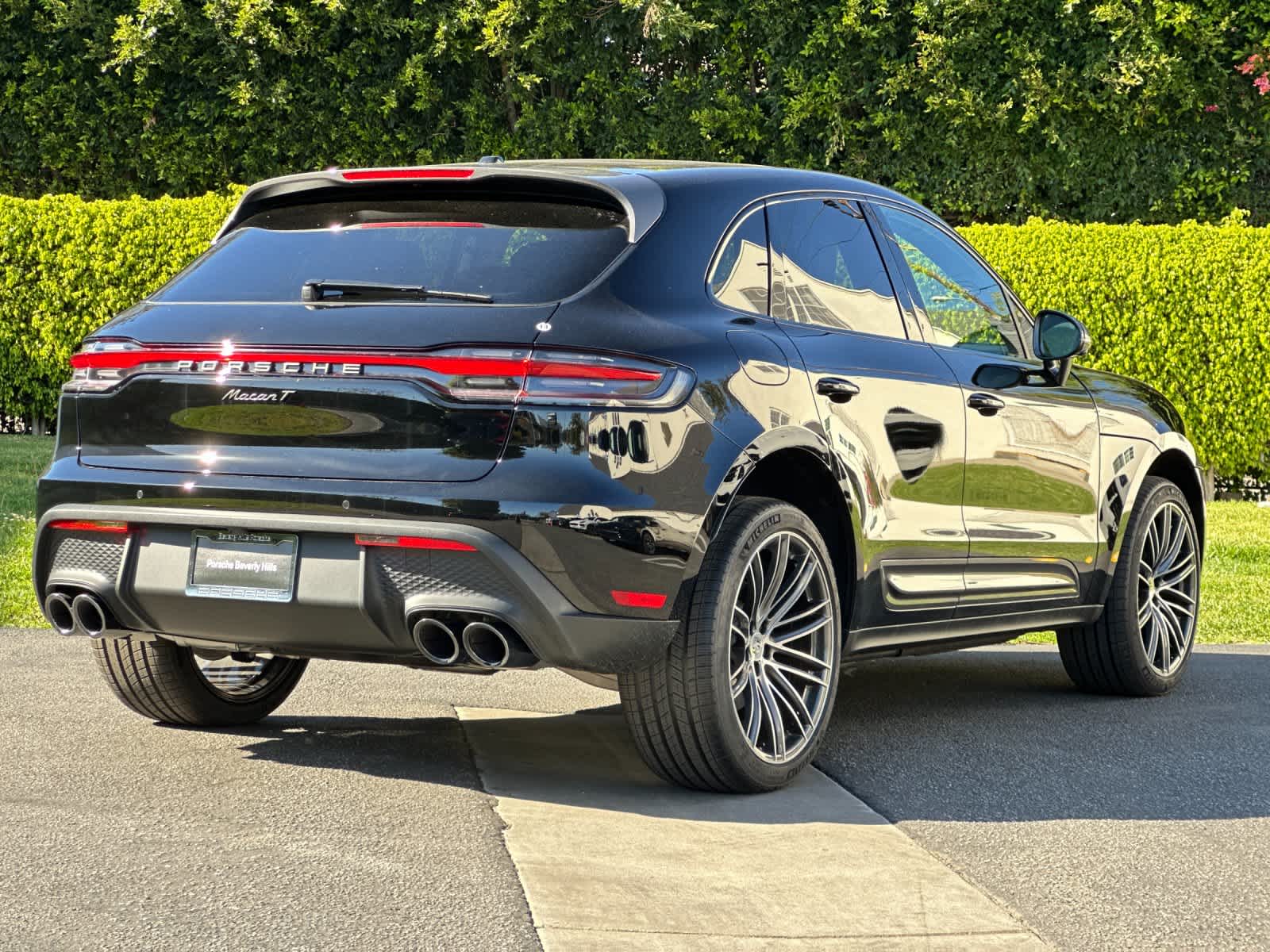 Thumbnail: 2026 Porsche Macan - 8