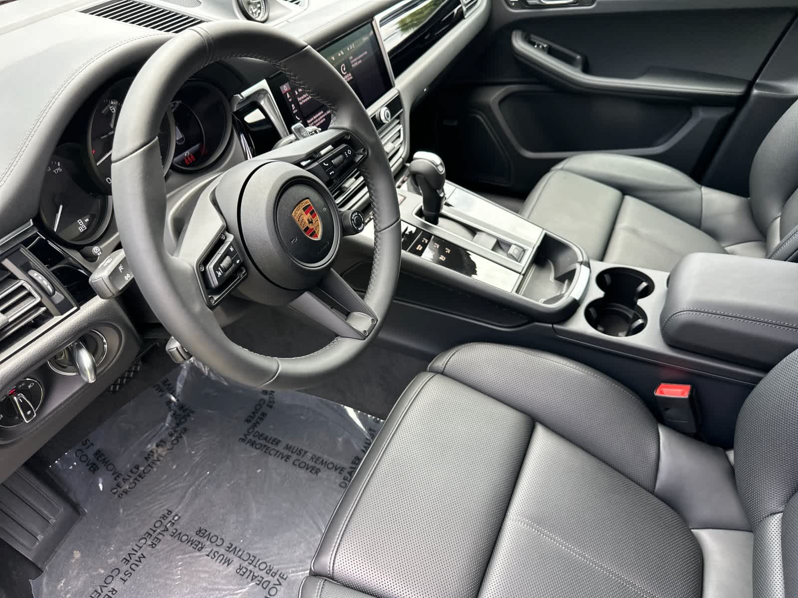 Thumbnail: 2026 Porsche Macan - 4