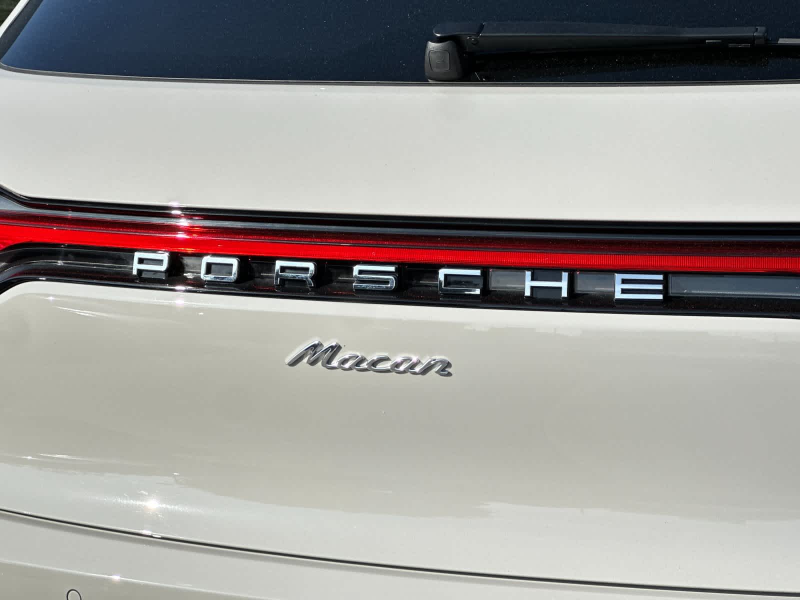 Thumbnail: 2025 Porsche Macan - 31