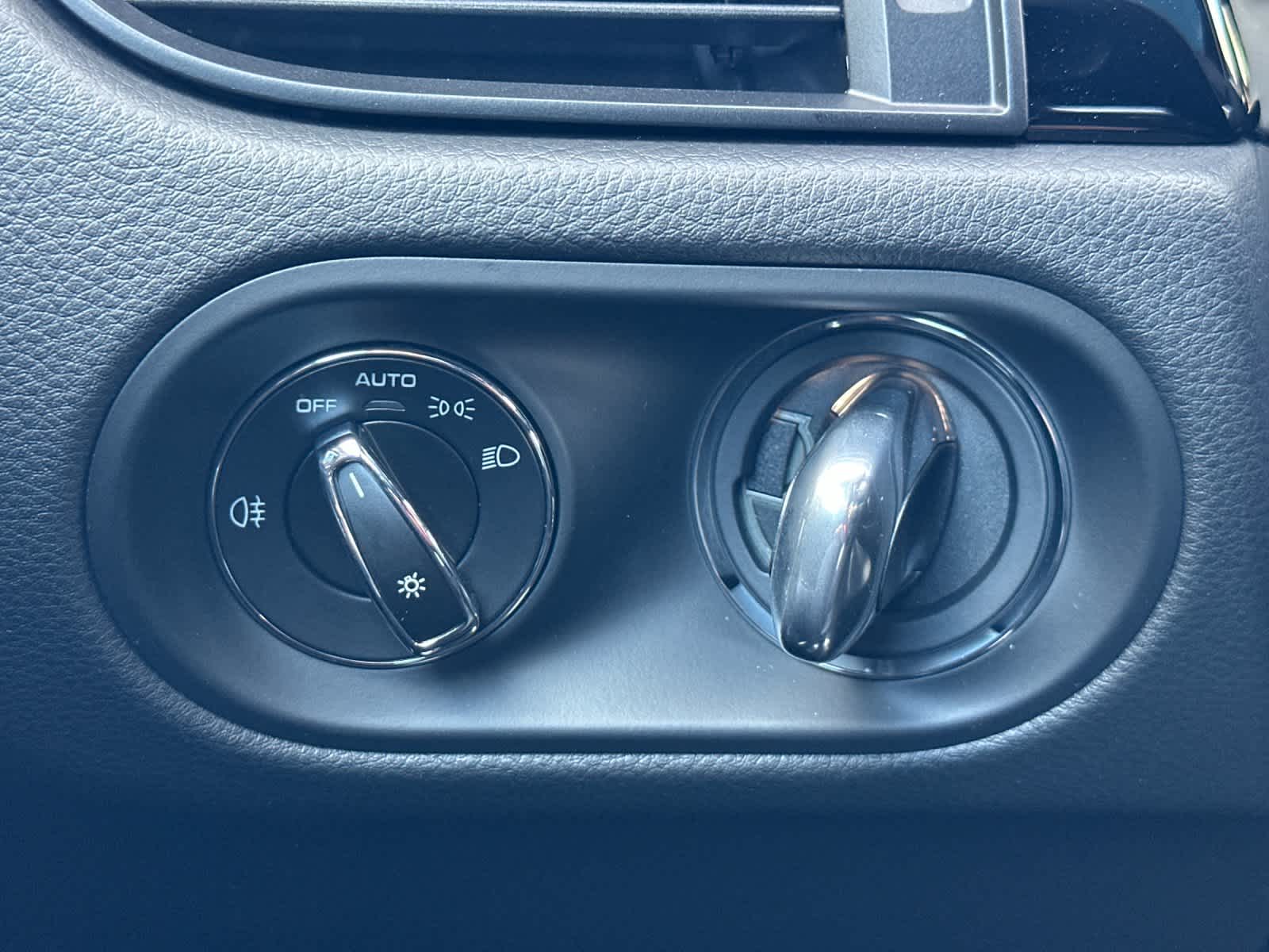 Thumbnail: 2026 Porsche Macan - 29