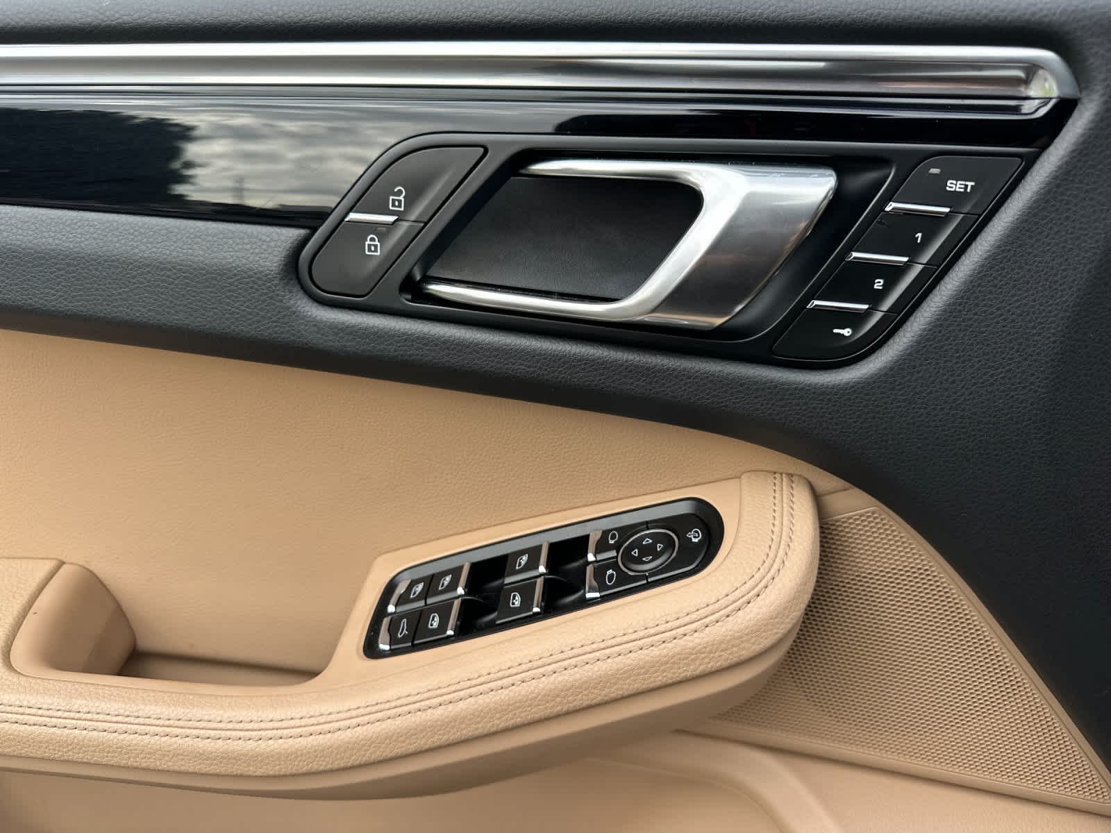 Thumbnail: 2025 Porsche Macan - 12